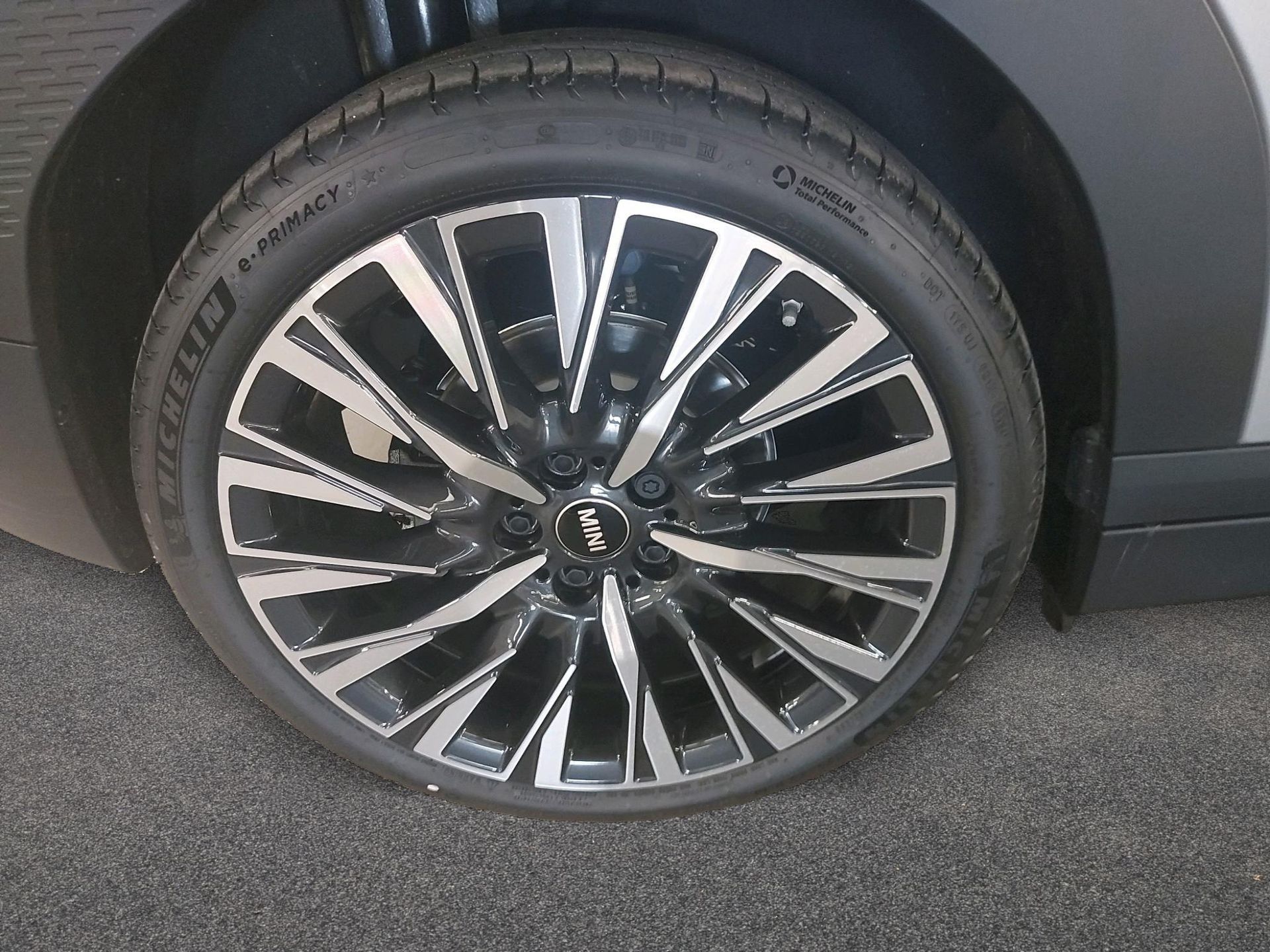 fotoG 11 del MINI MINI Aceman E 135 kW (184 CV) 184cv Eléctrico del 2025 en Madrid