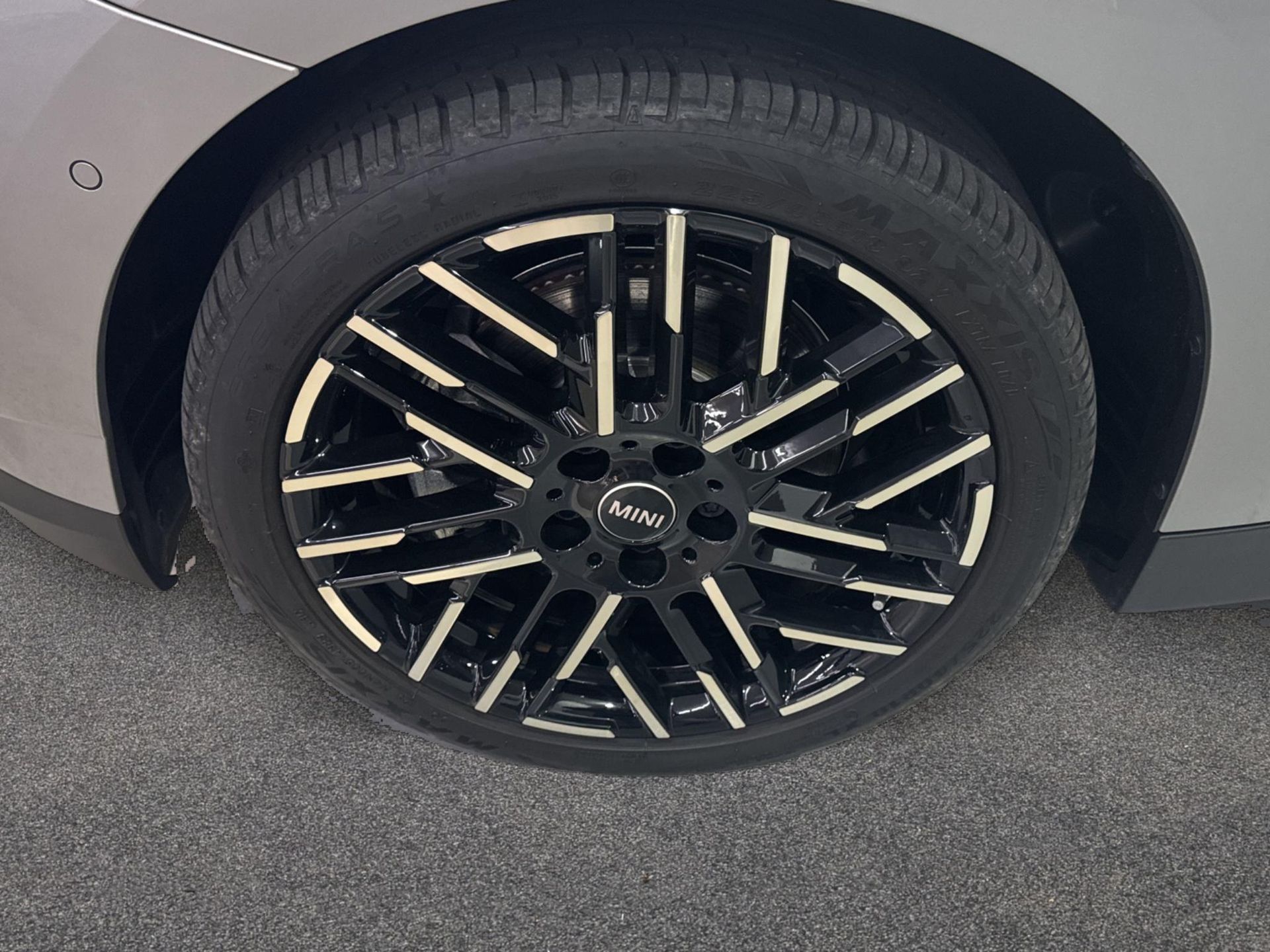 fotoG 12 del MINI MINI 3 Puertas Cooper SE 160 kW (218 CV) 218cv Eléctrico del 2025 en Madrid