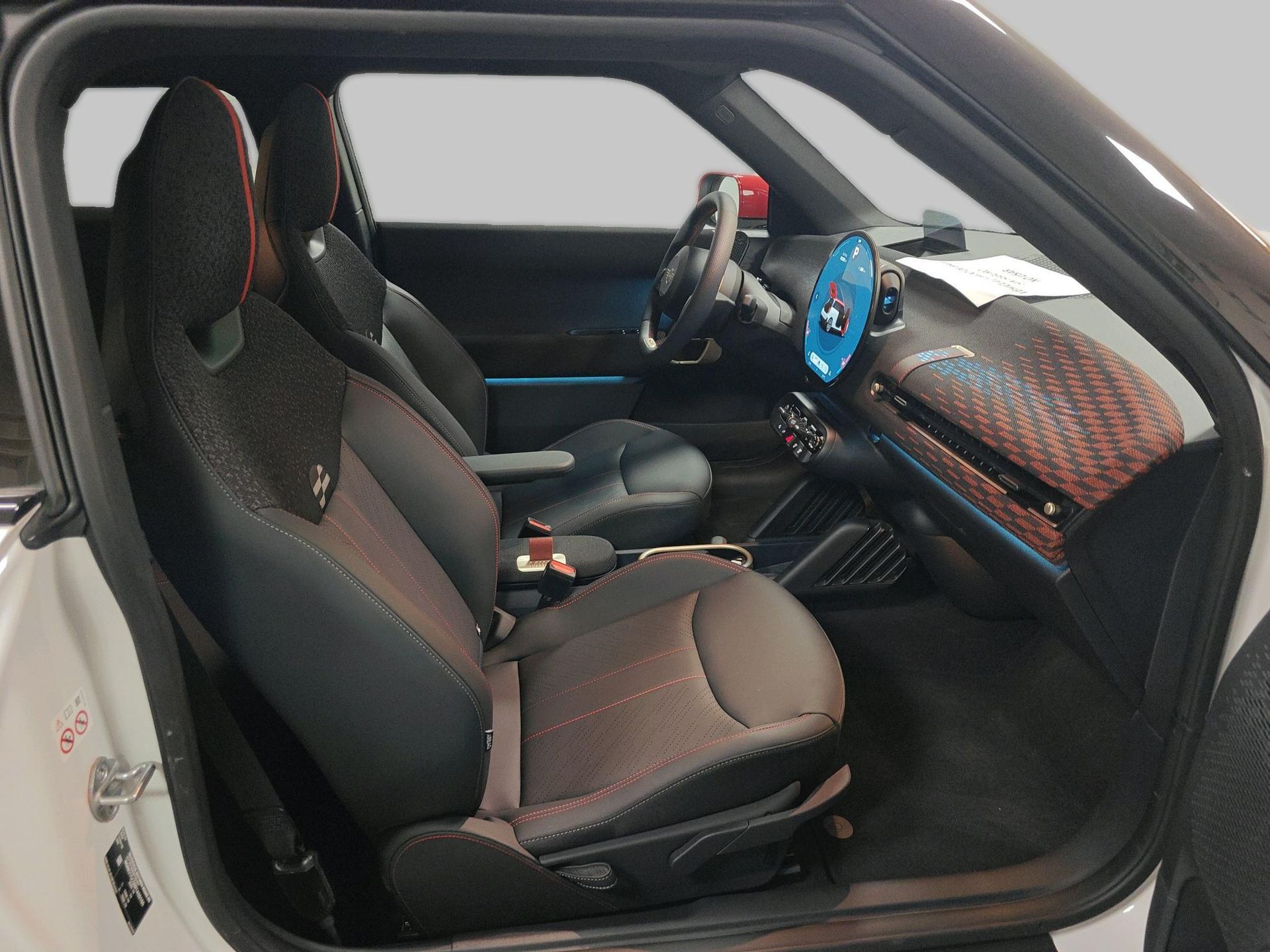 fotoG 8 del MINI MINI 3 Puertas Cooper SE 160 kW (218 CV) 218cv Eléctrico del 2025 en Madrid