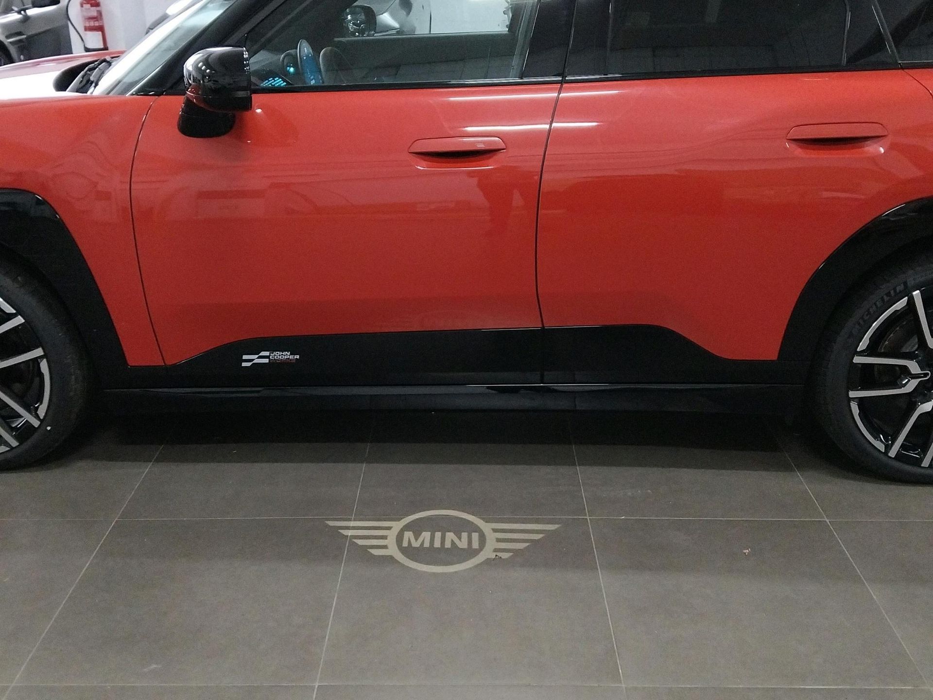 fotoG 16 del Mini MINI Aceman SE 218cv Eléctrico del 2025 en Madrid