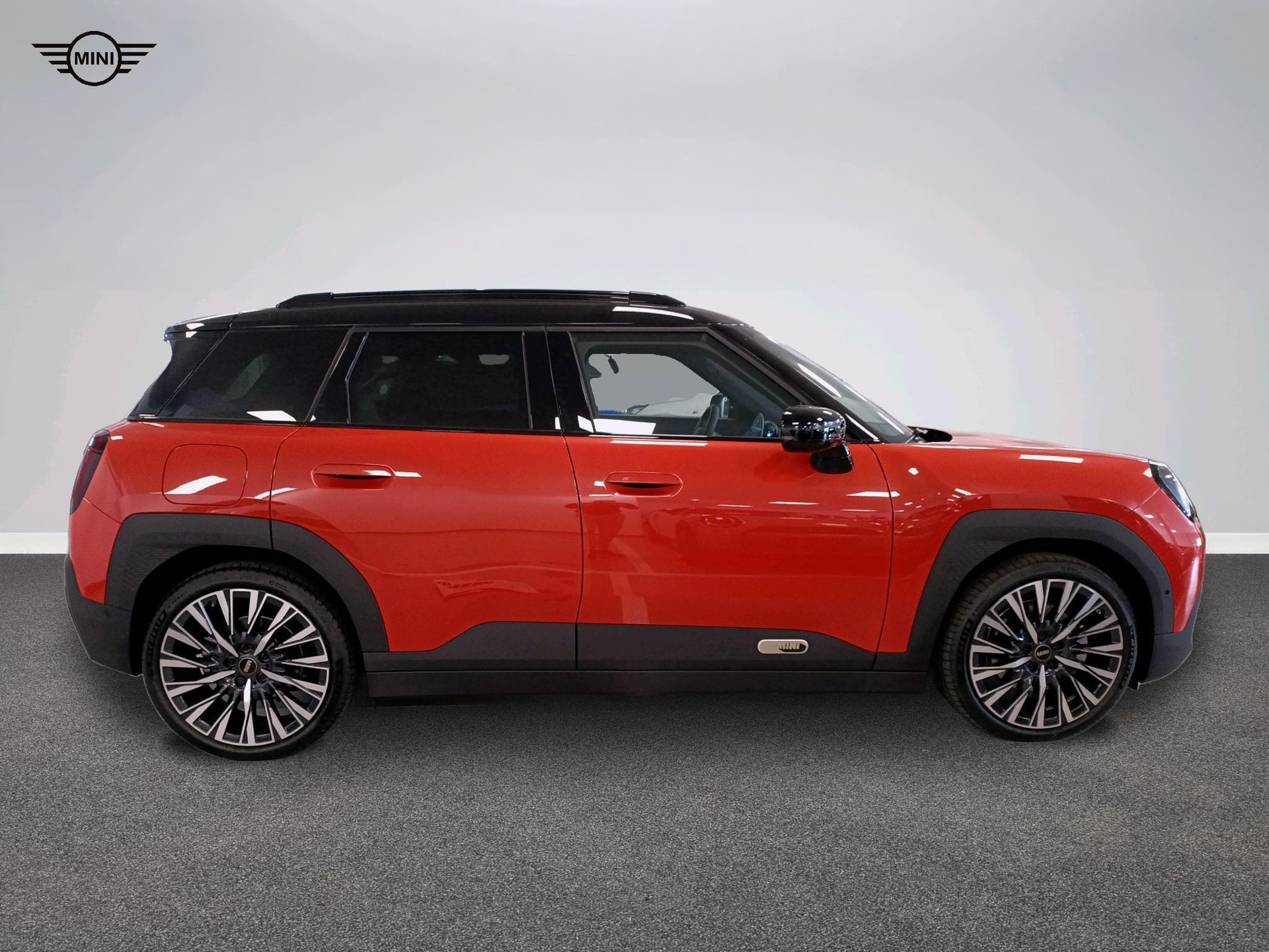 fotoG 3 del MINI MINI Aceman E 135 kW (184 CV) 184cv Eléctrico del 2025 en Madrid