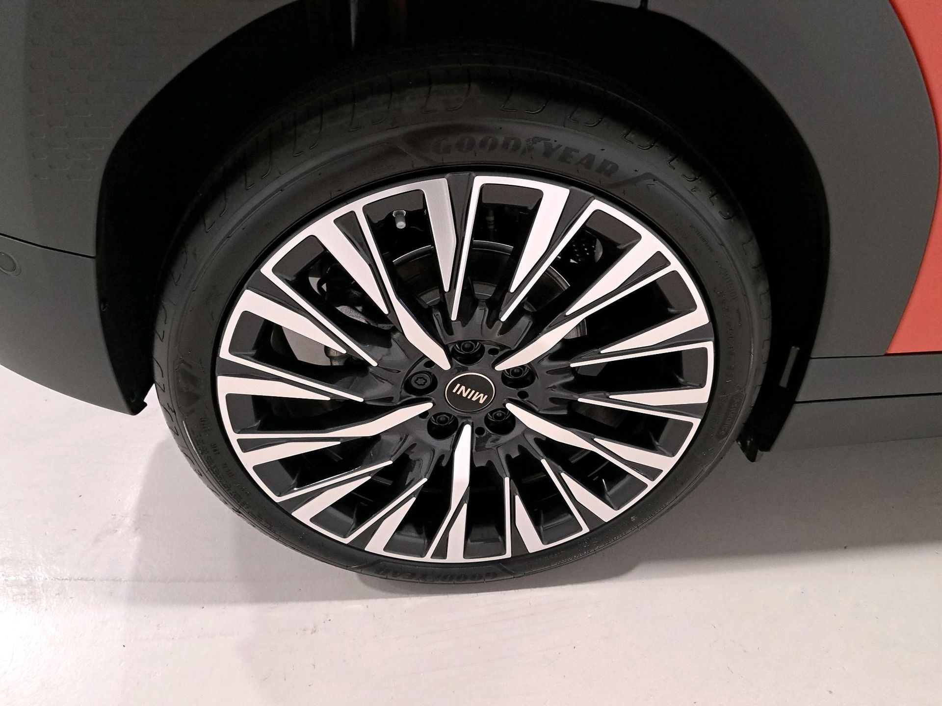 fotoG 13 del MINI MINI Aceman E 135 kW (184 CV) 184cv Eléctrico del 2025 en Madrid