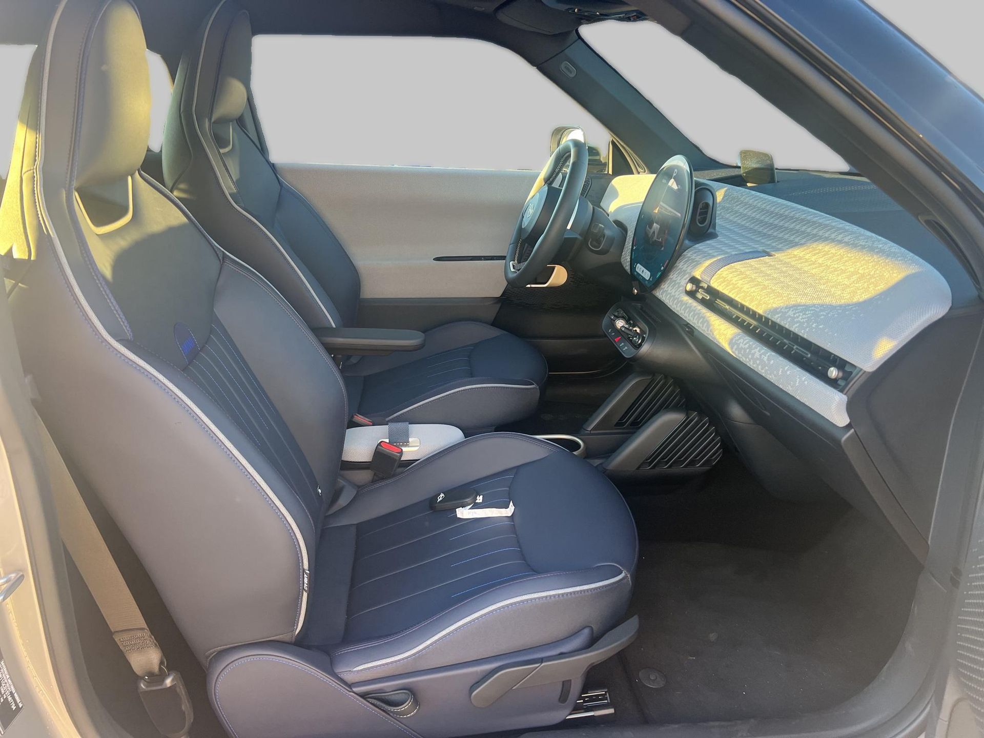 fotoG 8 del MINI MINI 3 Puertas Cooper E 135 kW (184 CV) 184cv Eléctrico del 2025 en Madrid