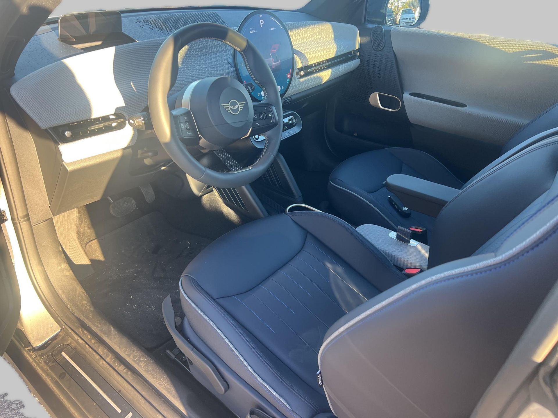 fotoG 7 del MINI MINI 3 Puertas Cooper E 135 kW (184 CV) 184cv Eléctrico del 2025 en Madrid