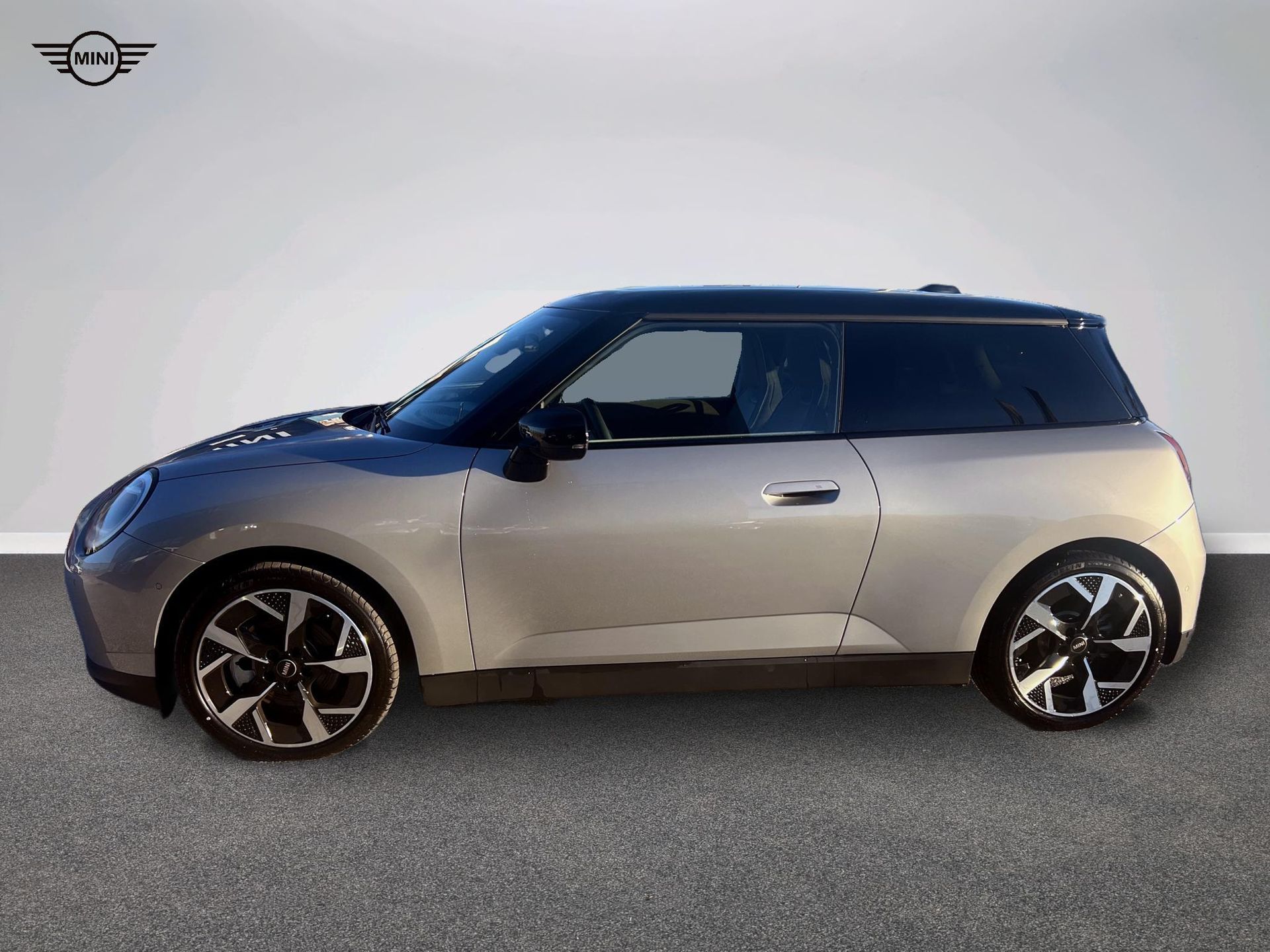 fotoG 3 del MINI MINI 3 Puertas Cooper E 135 kW (184 CV) 184cv Eléctrico del 2025 en Madrid