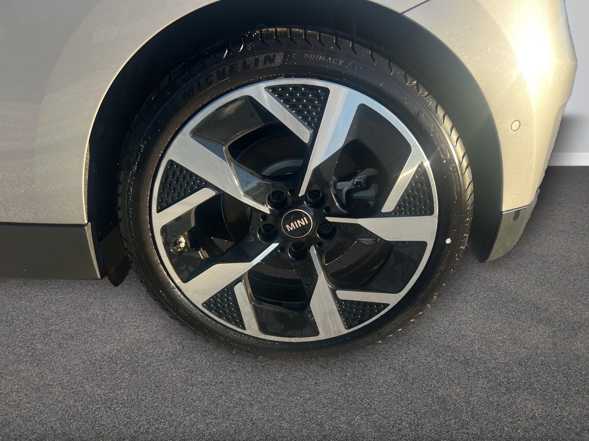 fotoG 14 del MINI MINI 3 Puertas Cooper E 135 kW (184 CV) 184cv Eléctrico del 2025 en Madrid