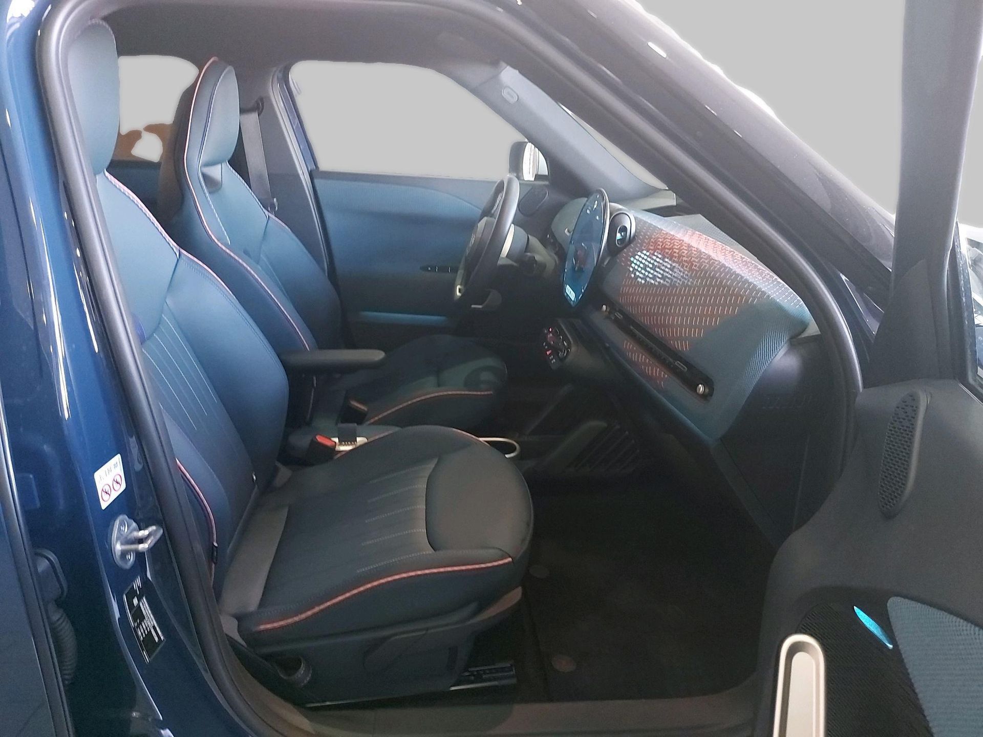 fotoG 8 del Mini MINI Aceman SE 218cv Eléctrico del 2025 en Madrid