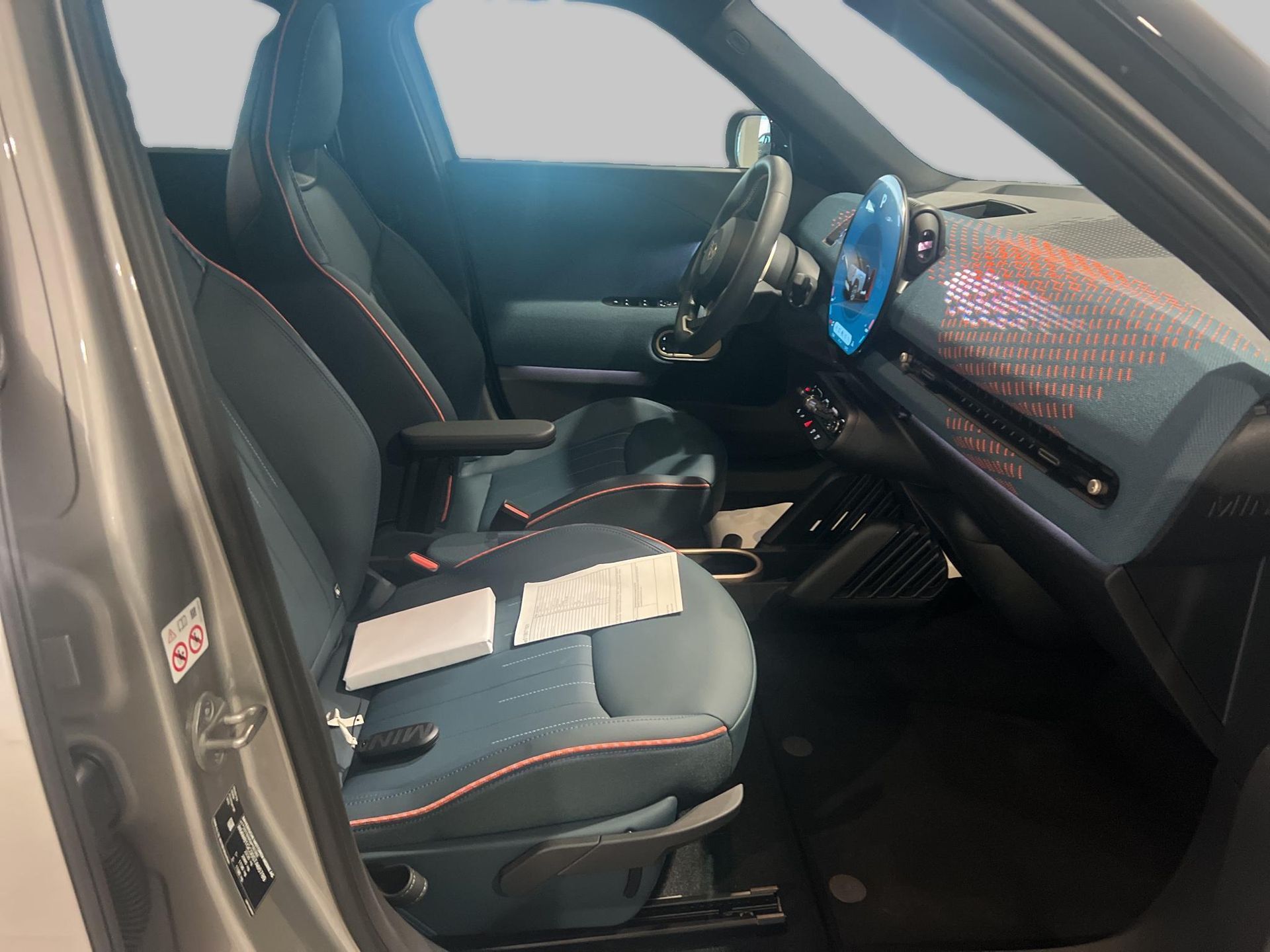 fotoG 8 del Mini MINI Aceman SE 218cv Eléctrico del 2025 en Madrid