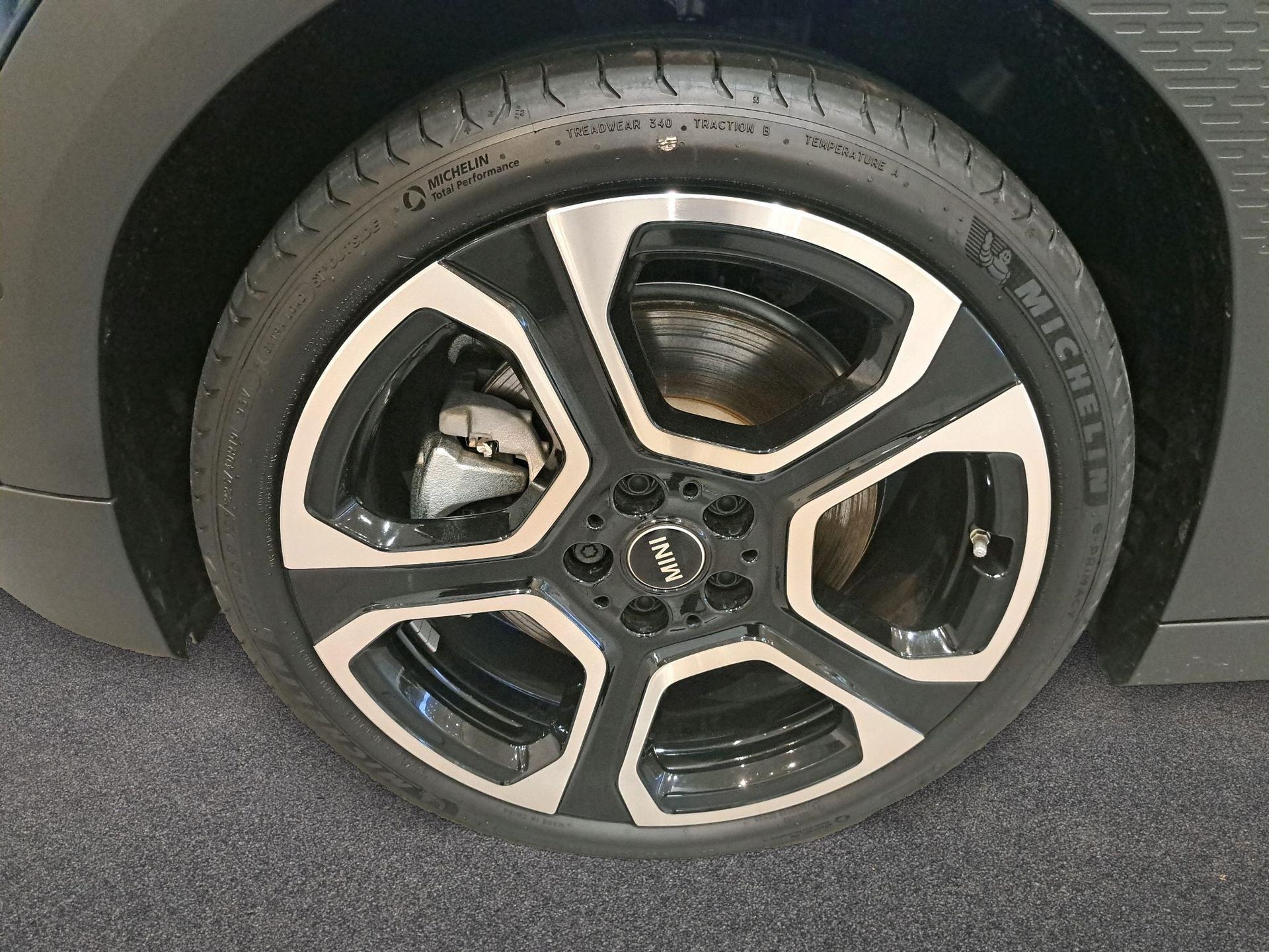 fotoG 12 del Mini MINI Aceman SE 218cv Eléctrico del 2025 en Madrid