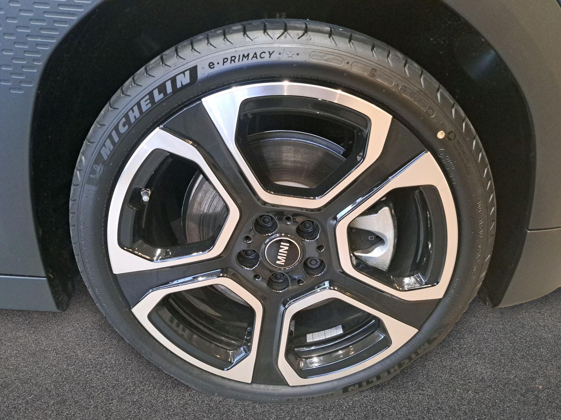 fotoG 14 del Mini MINI Aceman SE 218cv Eléctrico del 2025 en Madrid