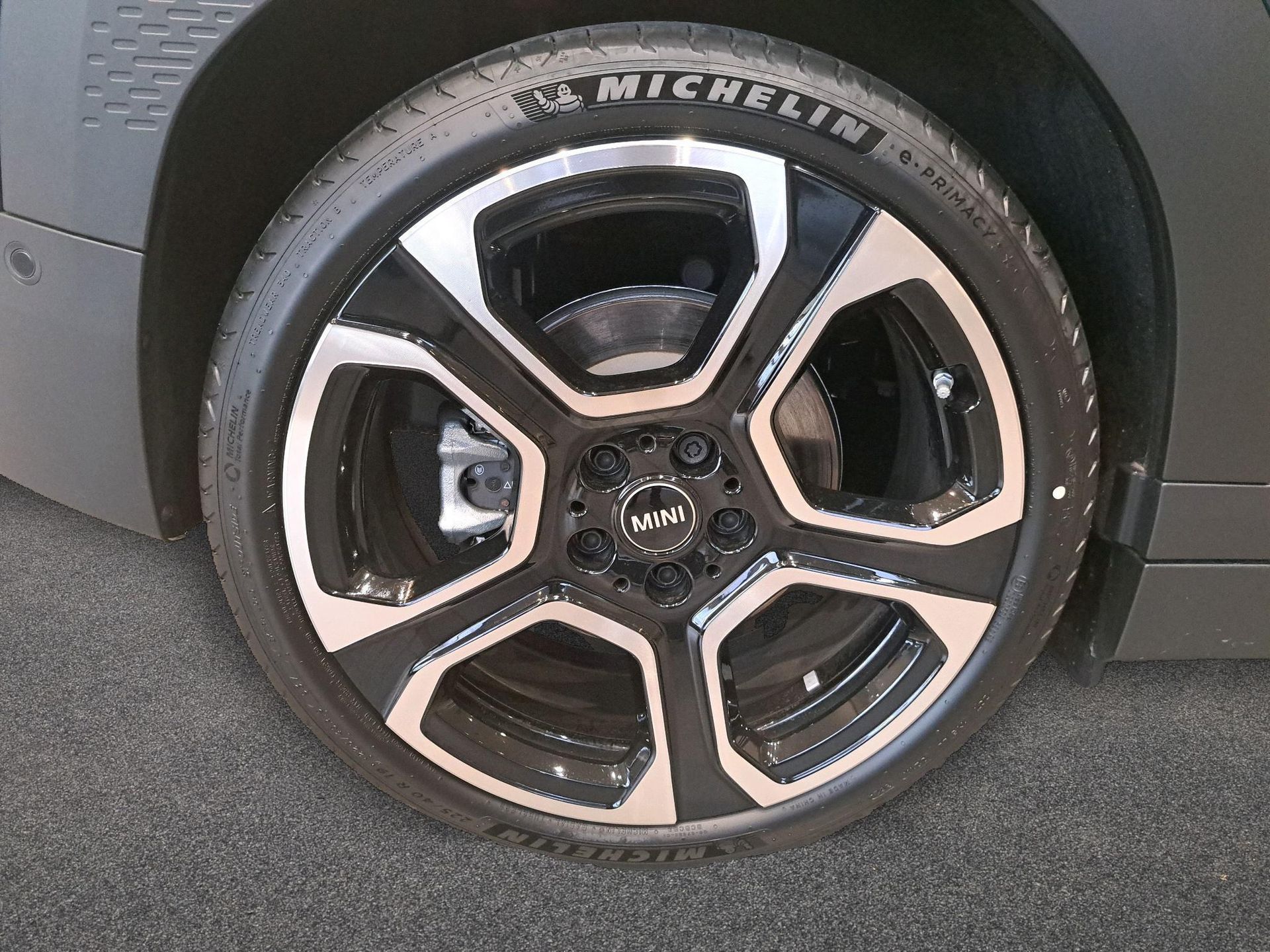 fotoG 13 del Mini MINI Aceman SE 218cv Eléctrico del 2025 en Madrid