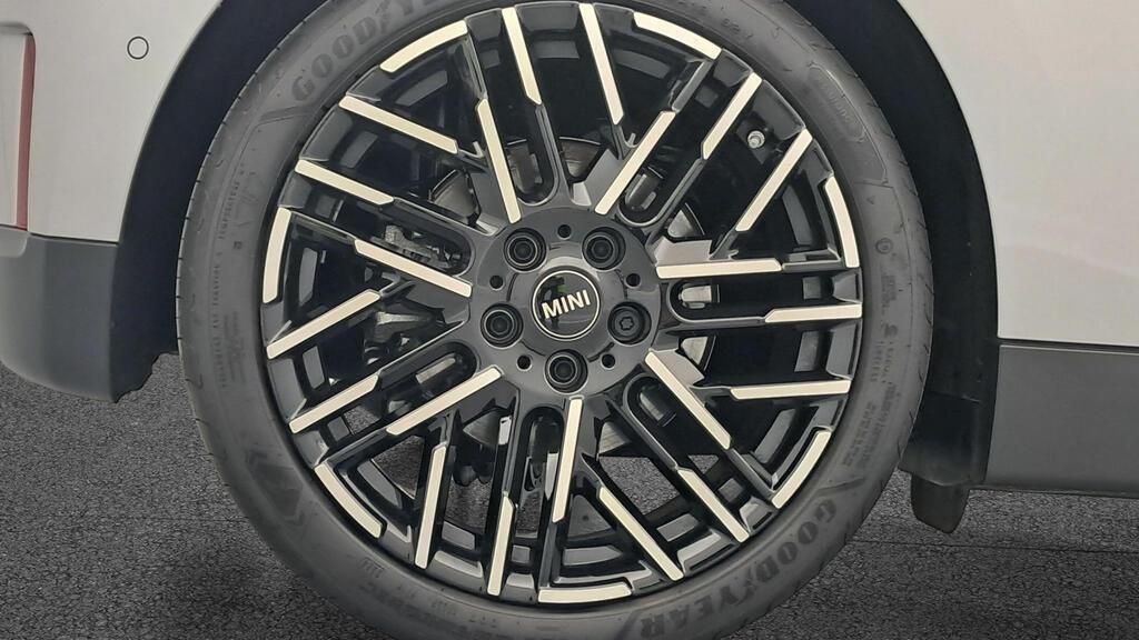 fotoG 15 del MINI MINI 3 Puertas Cooper SE 160 kW (218 CV) 218cv Eléctrico del 2025 en Madrid