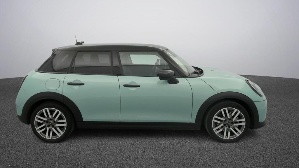 fotoG 3 del MINI MINI Cooper 5 Puertas C 115 kW (156 CV) 156cv Gasolina del 2025 en Madrid