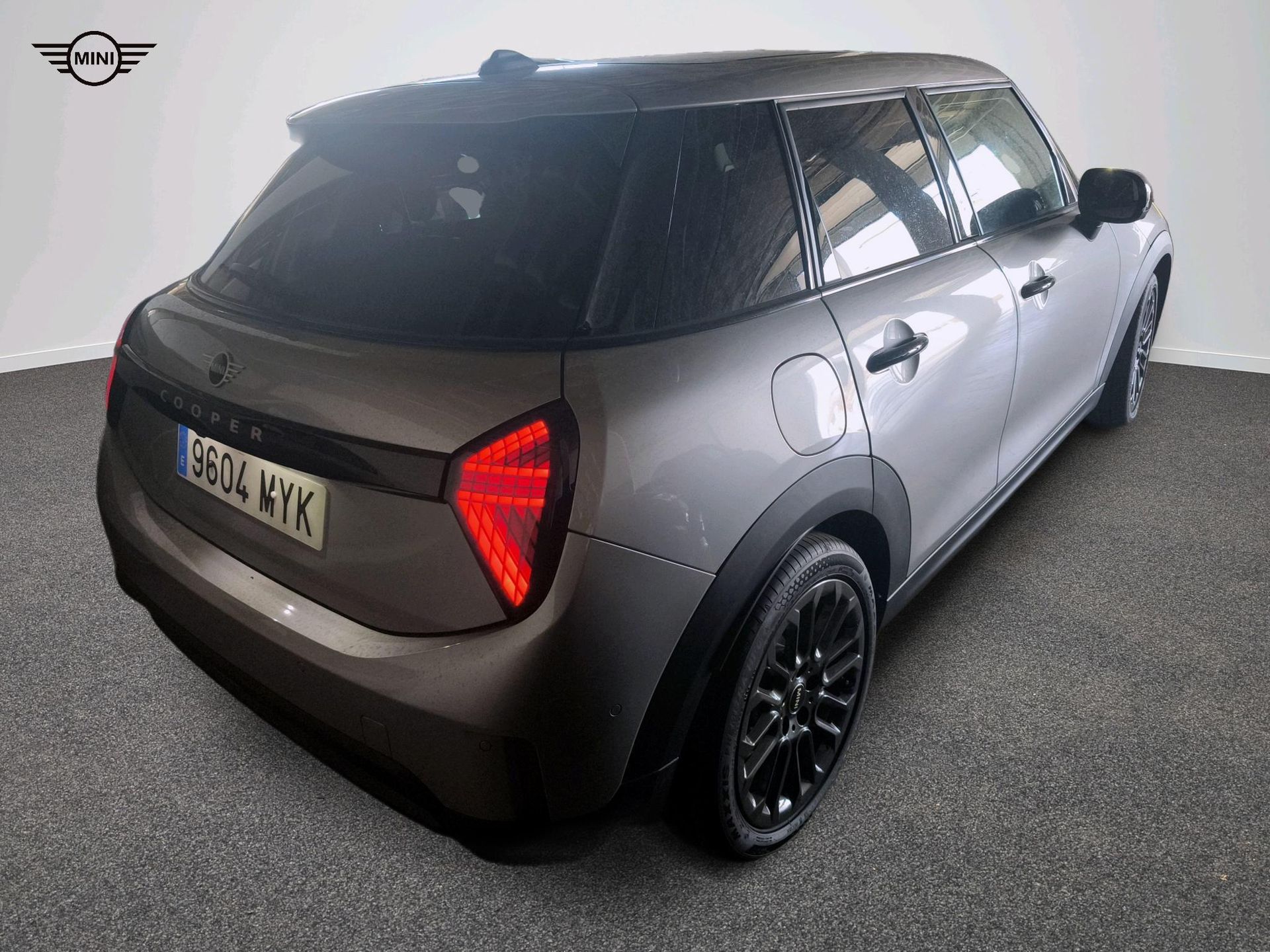 fotoG 5 del Mini MINI Cooper 5 Puertas MINI Cooper C 5 puertas 156cv Gasolina del 2025 en Madrid