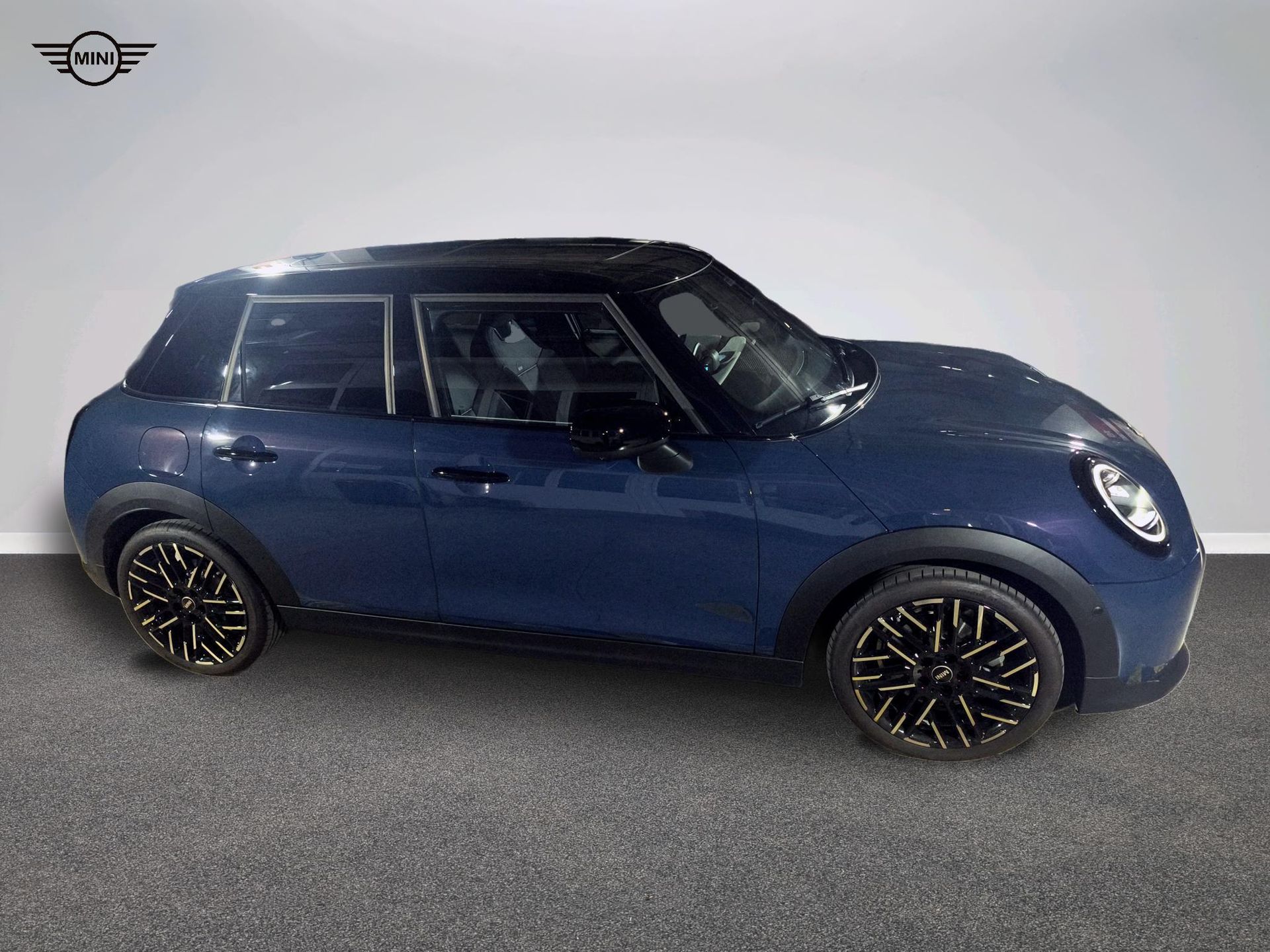 fotoG 3 del MINI MINI 5 Puertas Cooper C 115 kW (156 CV) 156cv Gasolina del 2025 en Madrid