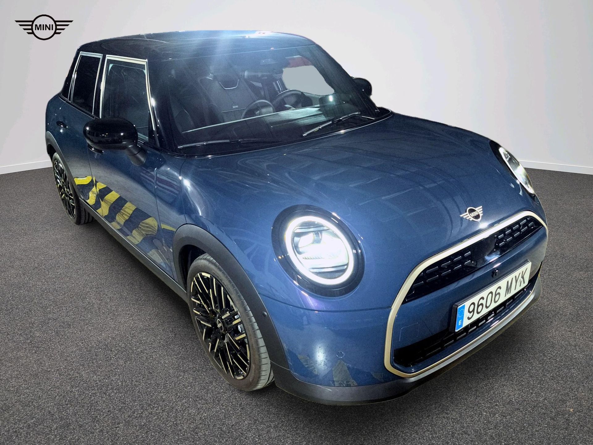 fotoG 15 del MINI MINI 5 Puertas Cooper C 115 kW (156 CV) 156cv Gasolina del 2025 en Madrid