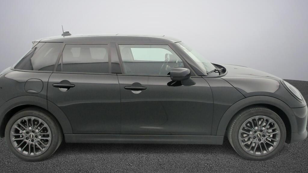 fotoG 3 del MINI MINI Cooper 5 Puertas C 115 kW (156 CV) 156cv Gasolina del 2025 en Madrid