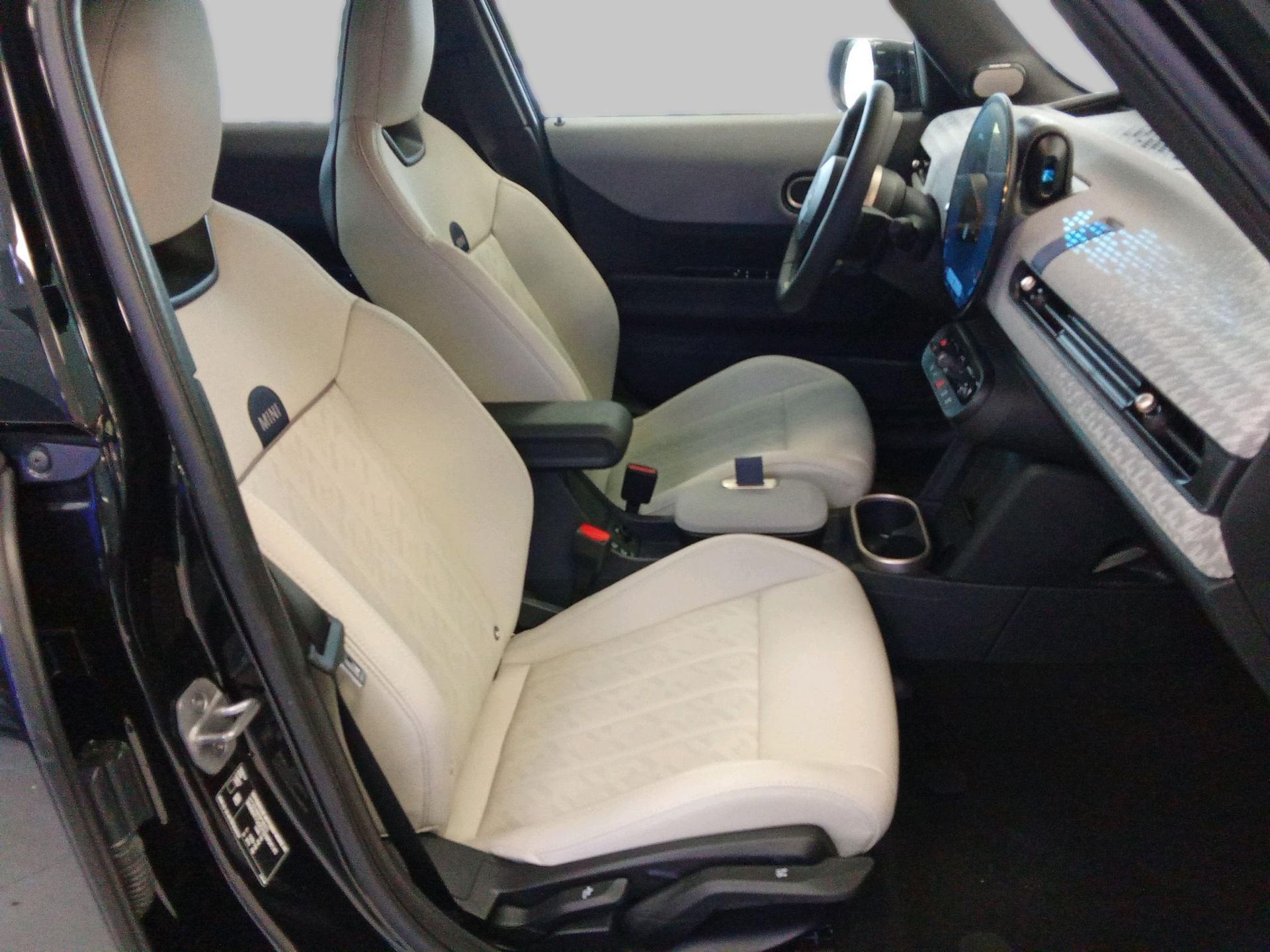 fotoG 8 del MINI MINI Cooper 5 Puertas C 115 kW (156 CV) 156cv Gasolina del 2025 en Madrid