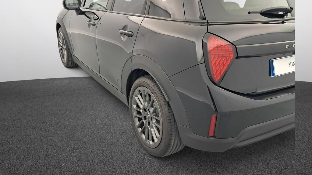 fotoG 16 del MINI MINI Cooper 5 Puertas C 115 kW (156 CV) 156cv Gasolina del 2025 en Madrid