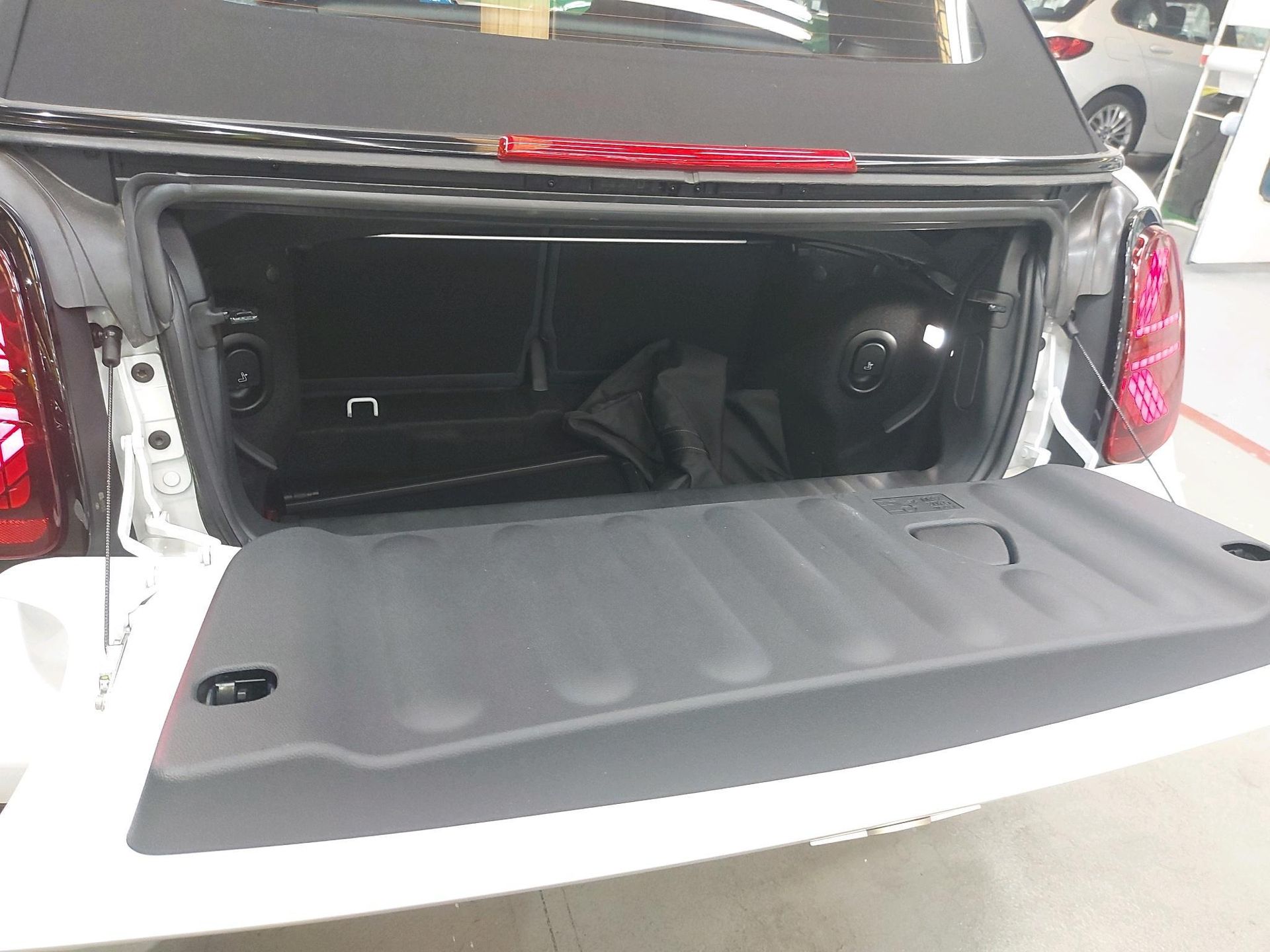 fotoG 10 del Mini MINI Cooper Cabrio MINI Cooper S Cabrio 204cv Gasolina del 2025 en Madrid