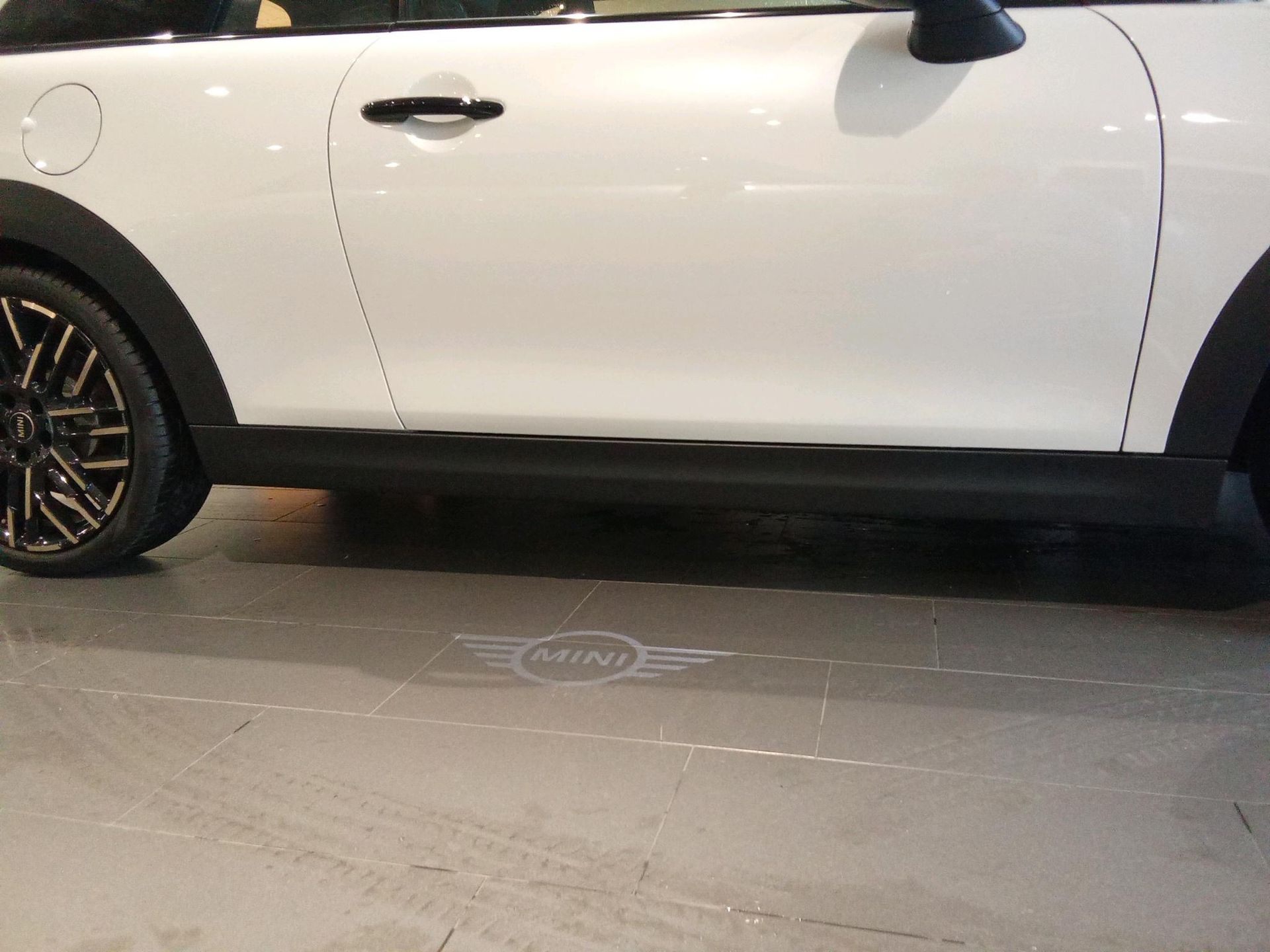 fotoG 16 del MINI MINI Cabrio Cooper C 120 kW (163 CV) 163cv Gasolina del 2025 en Madrid