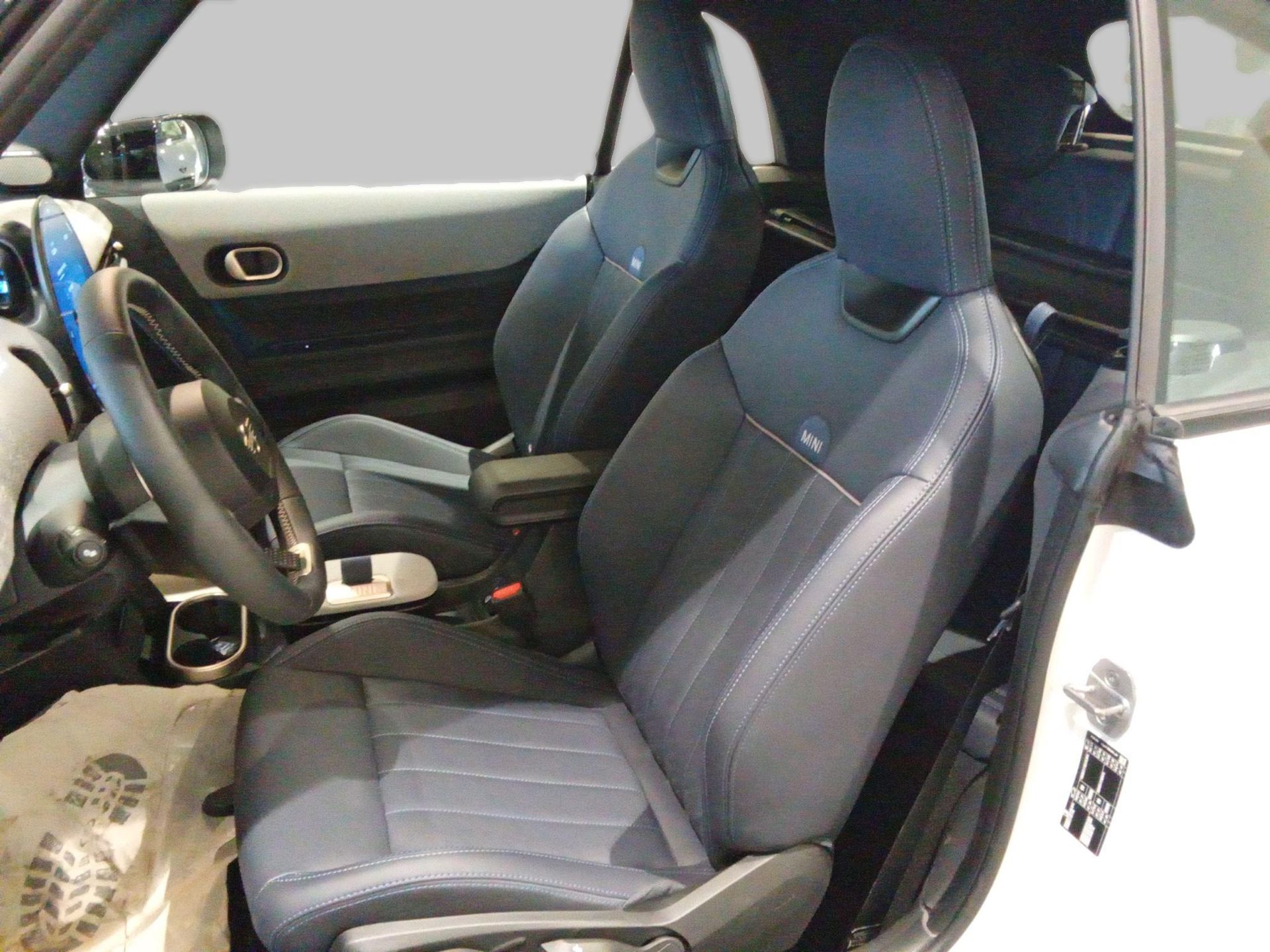 fotoG 8 del MINI MINI Cabrio Cooper C 120 kW (163 CV) 163cv Gasolina del 2025 en Madrid