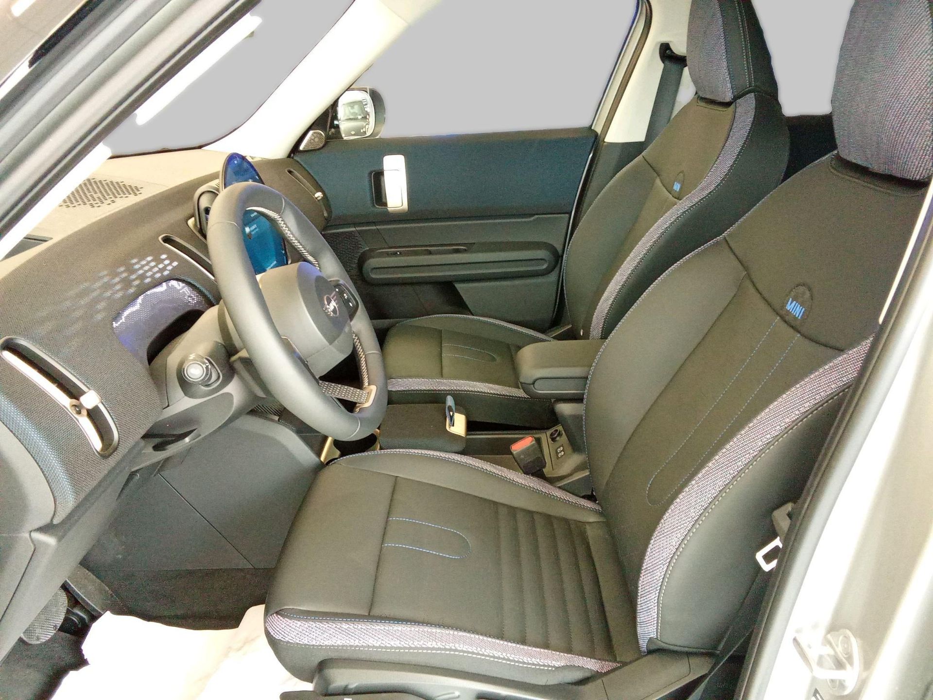 fotoG 8 del MINI MINI Countryman C 125 kW (170 CV) 170cv Gasolina del 2025 en Madrid