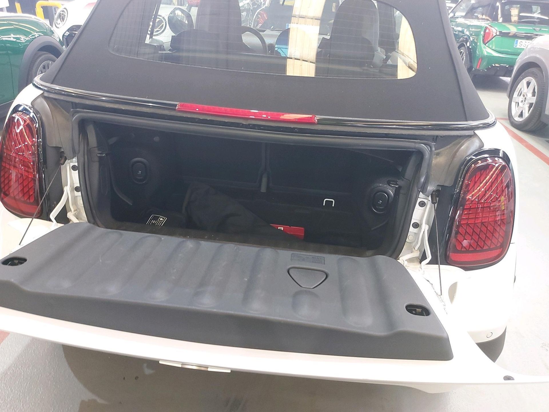 fotoG 10 del Mini MINI Cooper Cabrio MINI Cooper C Cabrio 163cv Gasolina del 2025 en Madrid