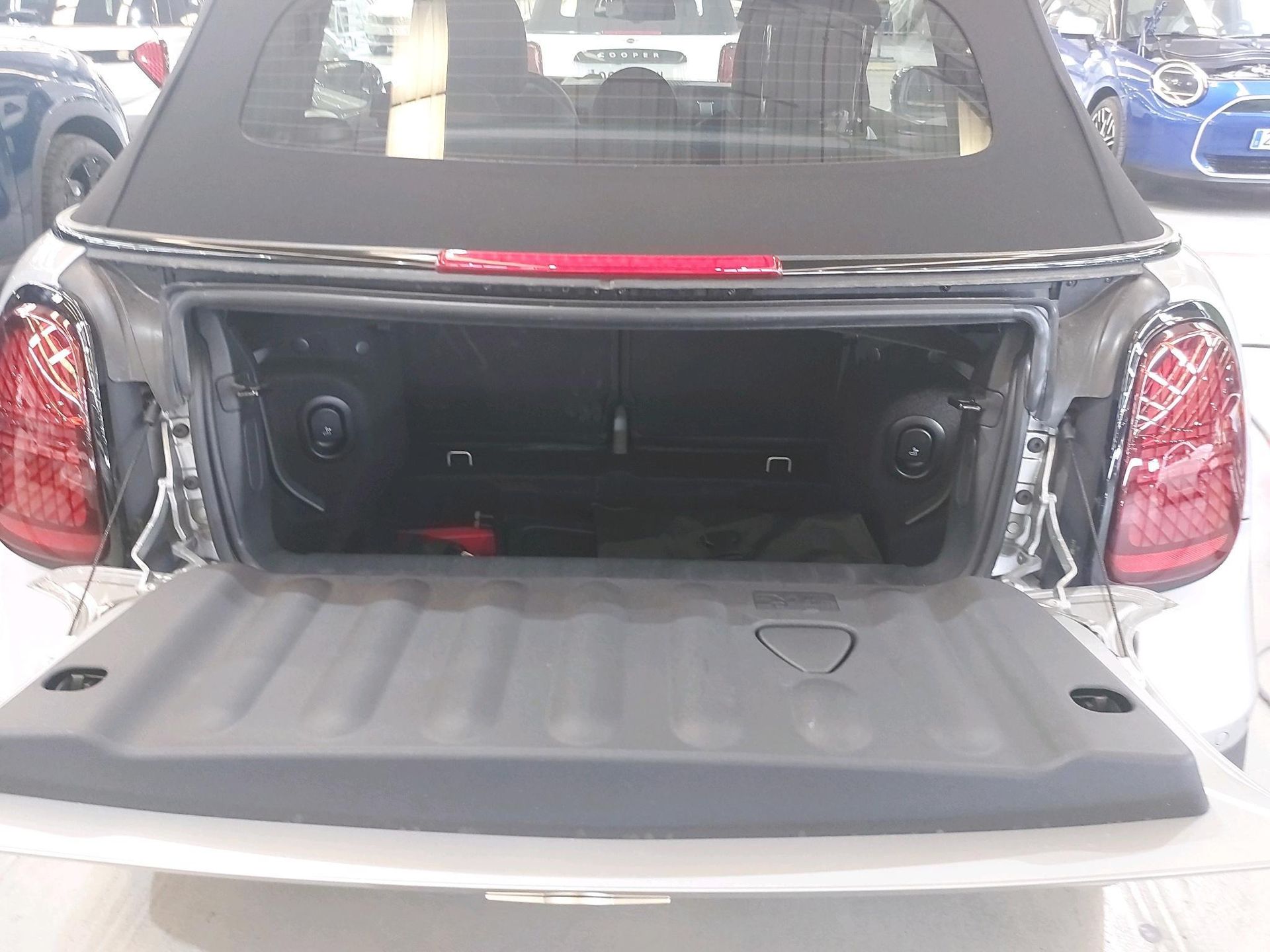 fotoG 10 del Mini MINI Cooper Cabrio MINI Cooper C Cabrio 163cv Gasolina del 2025 en Madrid