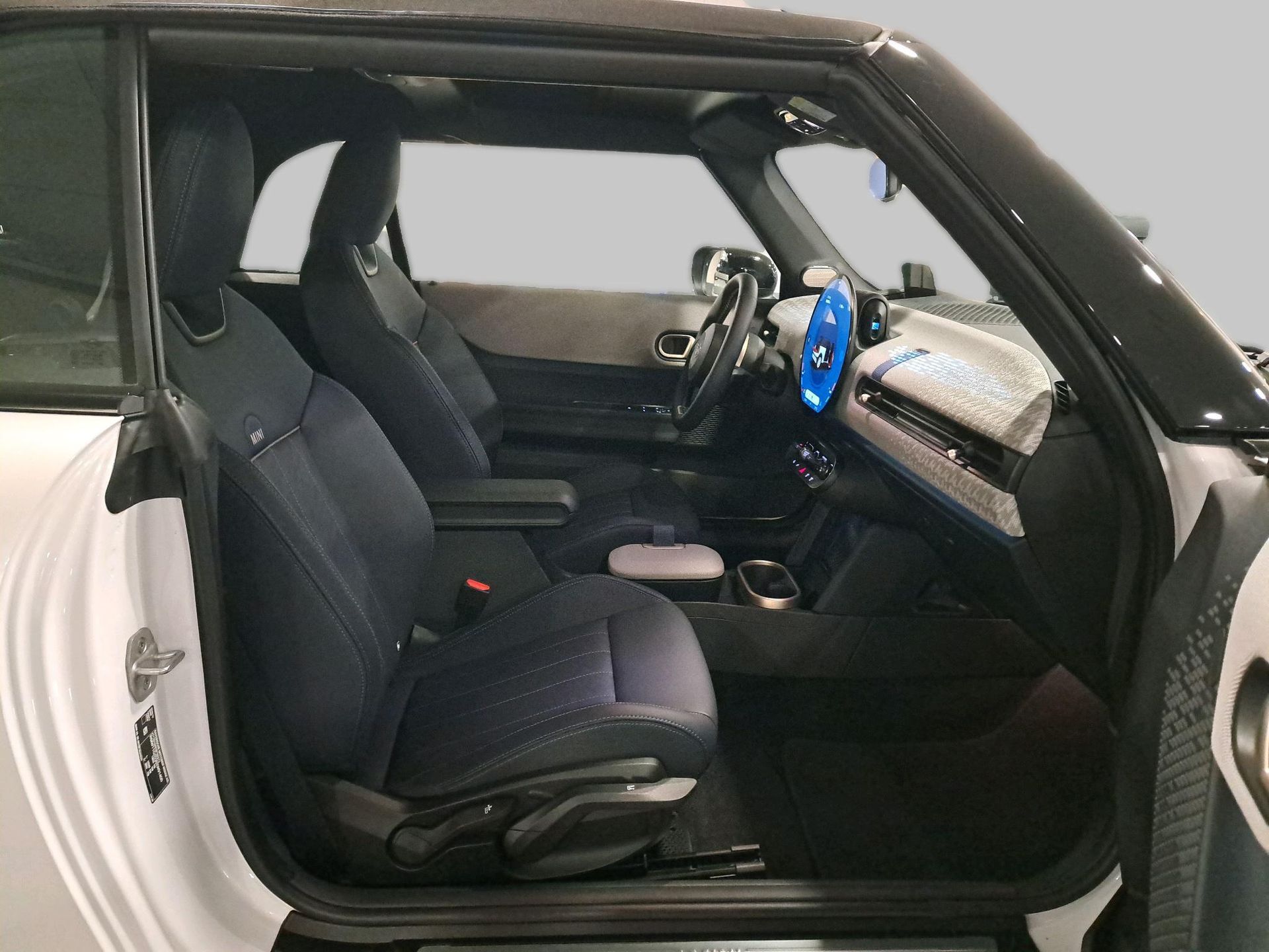 fotoG 8 del MINI MINI Cabrio Cooper C 120 kW (163 CV) 163cv Gasolina del 2025 en Madrid