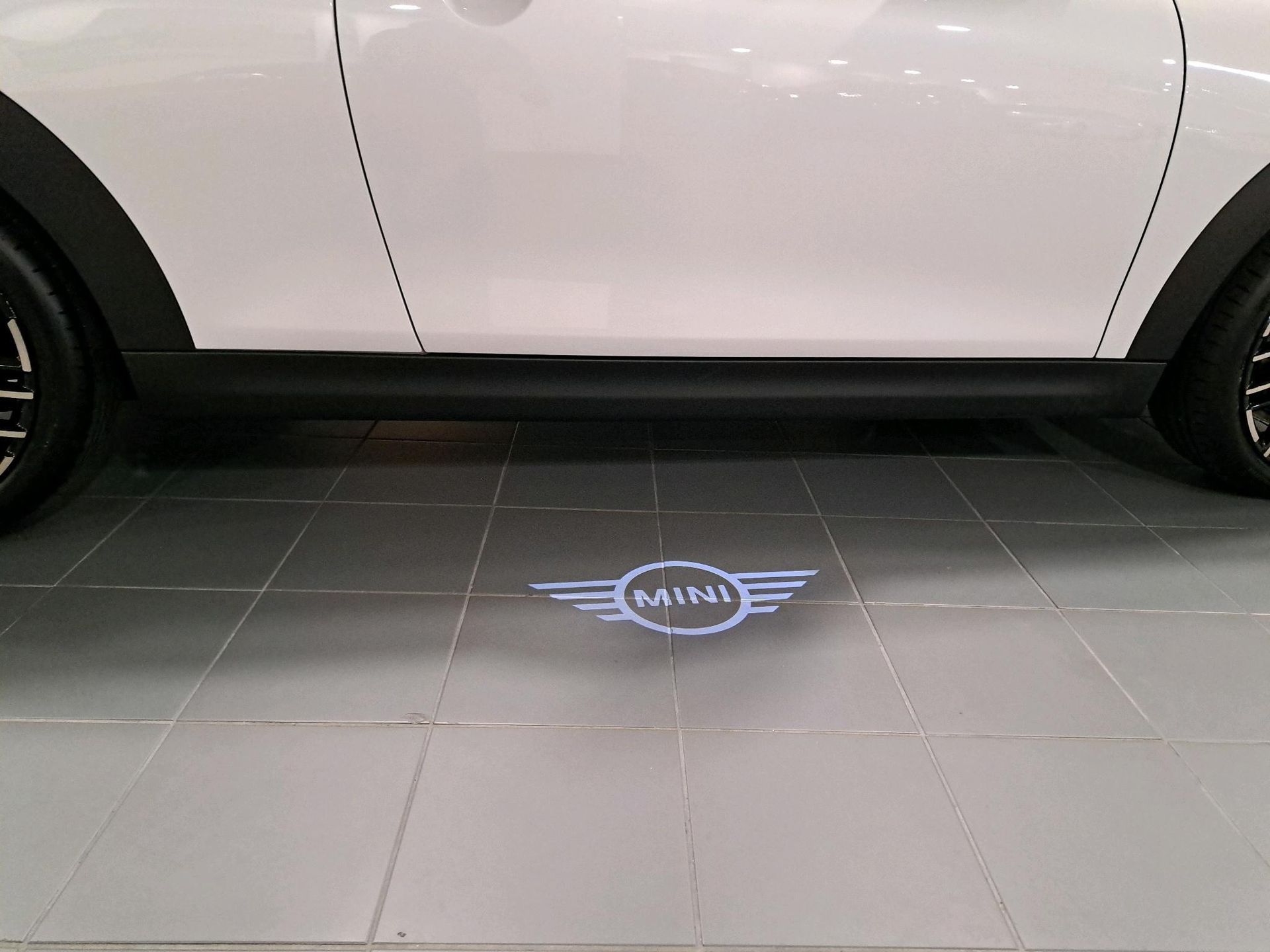 fotoG 16 del MINI MINI Cabrio Cooper C 120 kW (163 CV) 163cv Gasolina del 2025 en Madrid