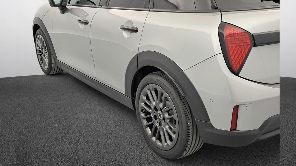 fotoG 16 del MINI MINI 5 Puertas Cooper C 115 kW (156 CV) 156cv Gasolina del 2025 en Madrid