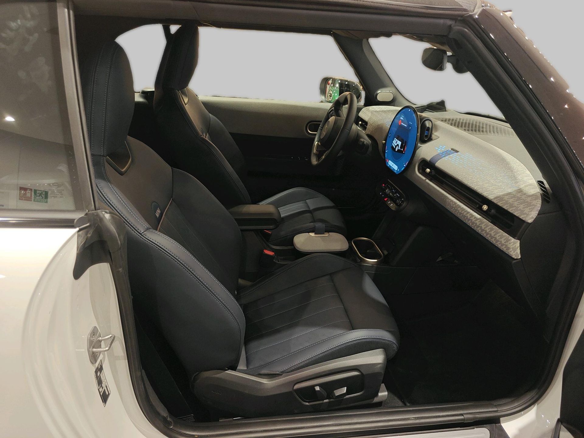 fotoG 8 del MINI MINI Cabrio Cooper S 150 kW (204 CV) 204cv Gasolina del 2025 en Madrid