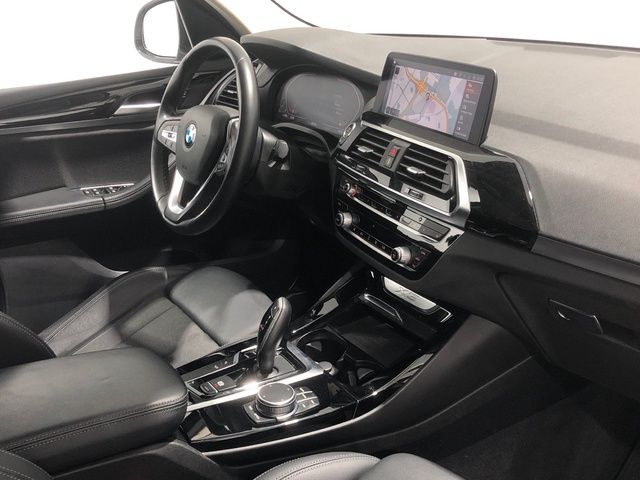 BMW X3 xDrive20d color Gris Plata. Año 2020. 140KW(190CV). Diésel. En concesionario Auto Premier, S.A. La Garena de Madrid