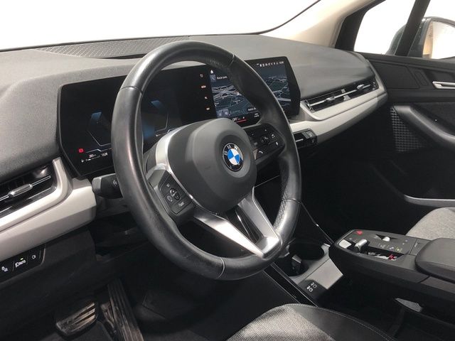 BMW Serie 2 218d Active Tourer color Verde. Año 2023. 110KW(150CV). Diésel. En concesionario Auto Premier, S.A. La Garena de Madrid