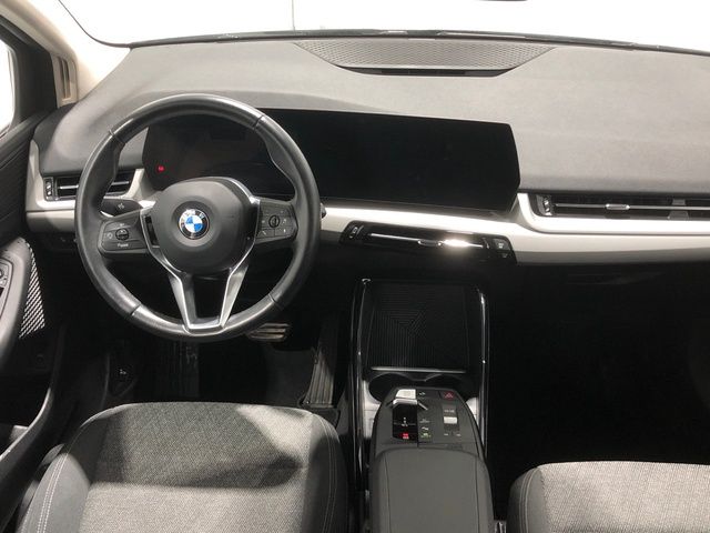 BMW Serie 2 218d Active Tourer color Verde. Año 2023. 110KW(150CV). Diésel. En concesionario Auto Premier, S.A. La Garena de Madrid