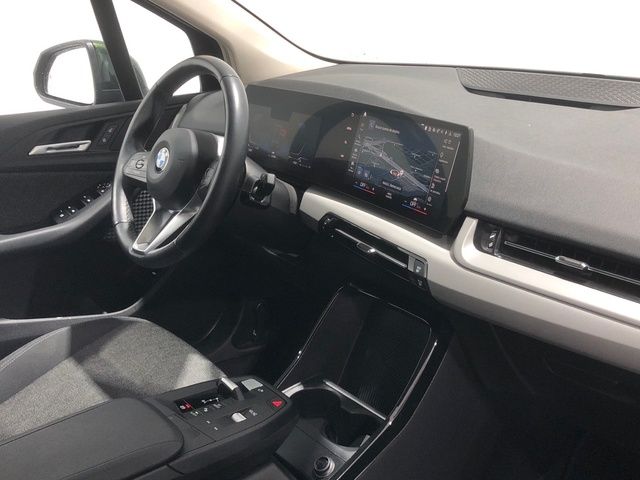 BMW Serie 2 218d Active Tourer color Verde. Año 2023. 110KW(150CV). Diésel. En concesionario Auto Premier, S.A. La Garena de Madrid