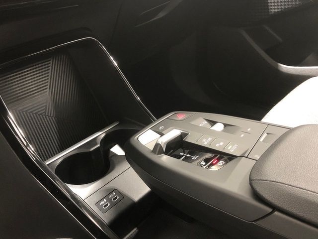 BMW Serie 2 218d Active Tourer color Verde. Año 2023. 110KW(150CV). Diésel. En concesionario Auto Premier, S.A. La Garena de Madrid