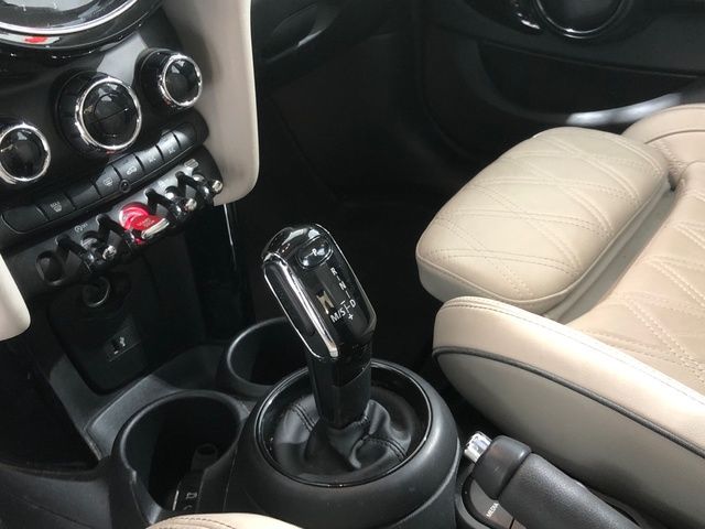 fotoG 10 del MINI MINI Cooper 5 Puertas 100 kW (136 CV) 136cv Gasolina del 2021 en Madrid