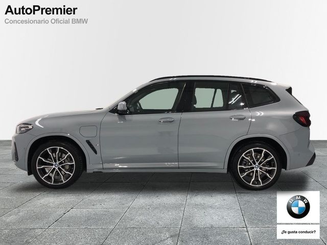 BMW X3 xDrive30e color Gris. Año 2023. 215KW(292CV). Híbrido Electro/Gasolina. En concesionario Auto Premier, S.A. - MADRID de Madrid