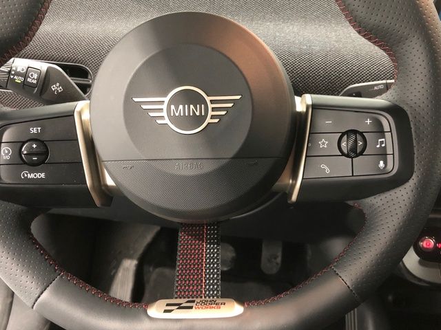 fotoG 13 del MINI MINI Cooper E 135 kW (184 CV) 184cv Eléctrico del 2024 en Madrid