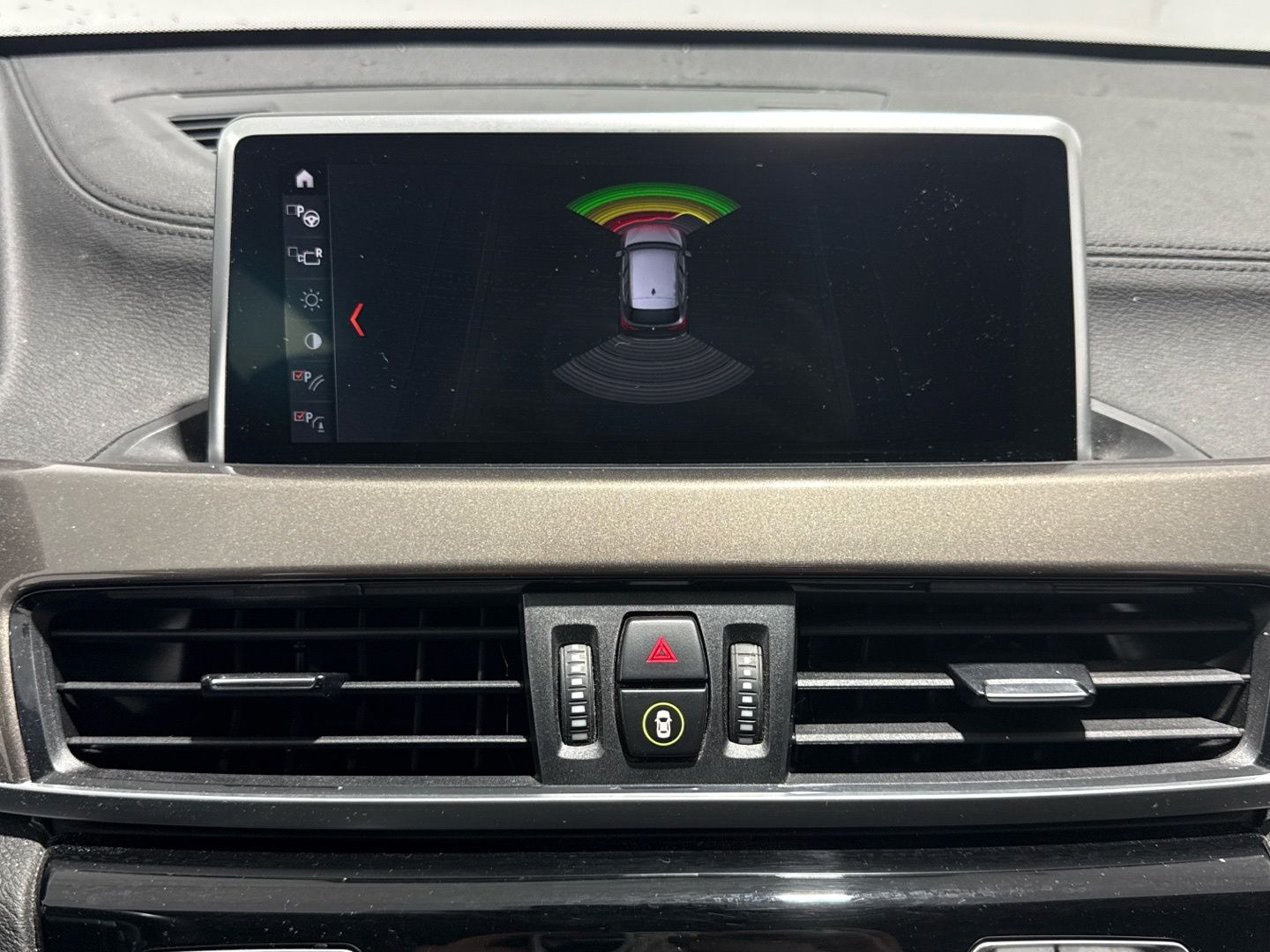 BMW X1 sDrive20i color Negro. Año 2021. 141KW(192CV). Gasolina. En concesionario Auto Premier, S.A. - MADRID de Madrid