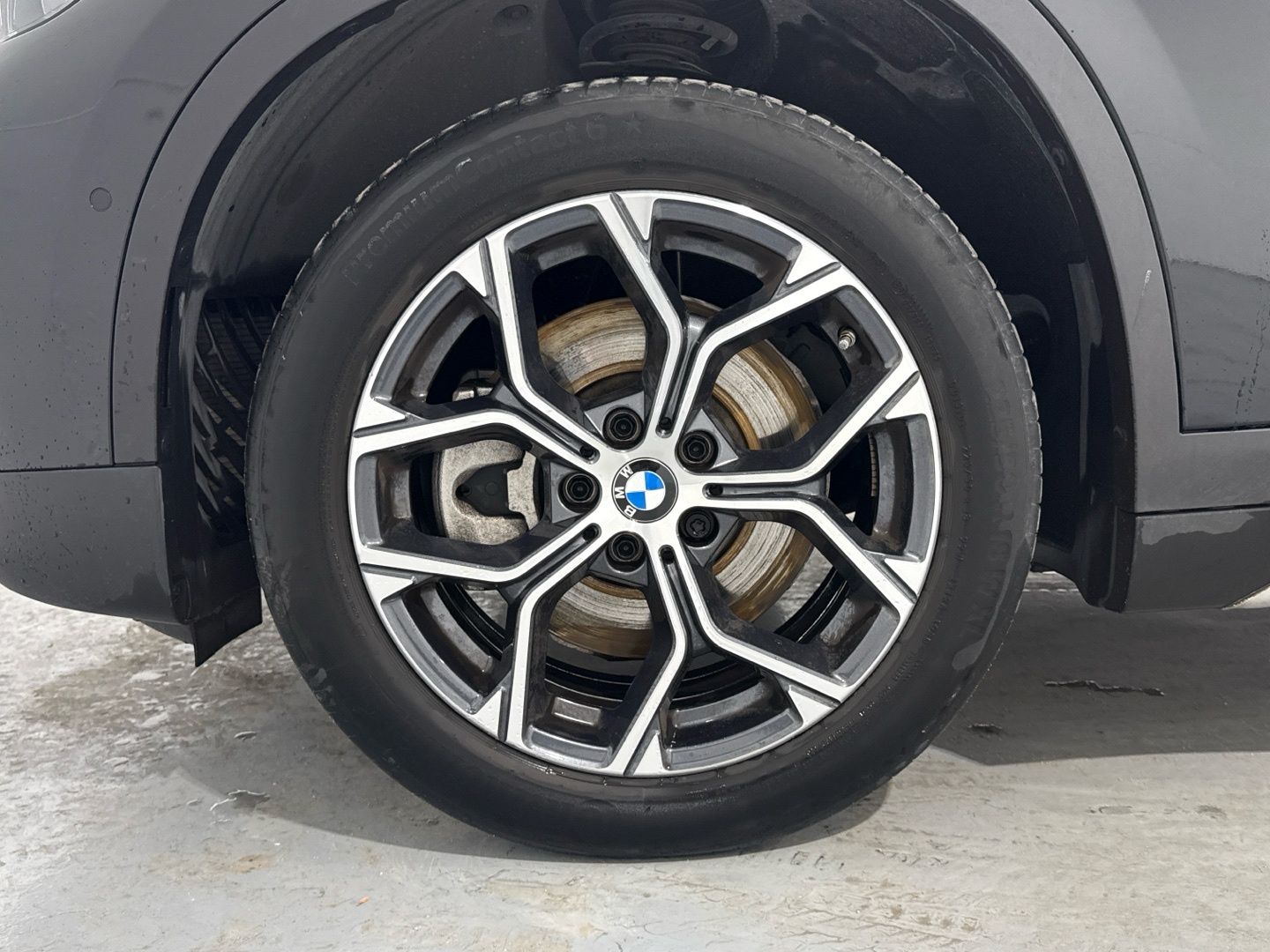 BMW X1 sDrive20i color Negro. Año 2021. 141KW(192CV). Gasolina. En concesionario Auto Premier, S.A. - MADRID de Madrid