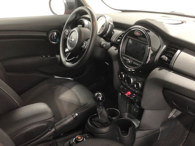 fotoG 7 del MINI MINI Cooper 5 Puertas 100 kW (136 CV) 136cv Gasolina del 2020 en Madrid