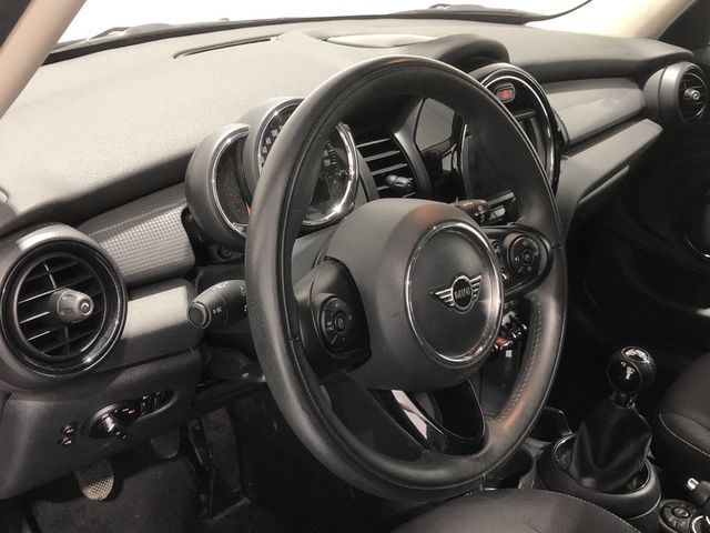 fotoG 12 del MINI MINI Cooper 5 Puertas 100 kW (136 CV) 136cv Gasolina del 2020 en Madrid