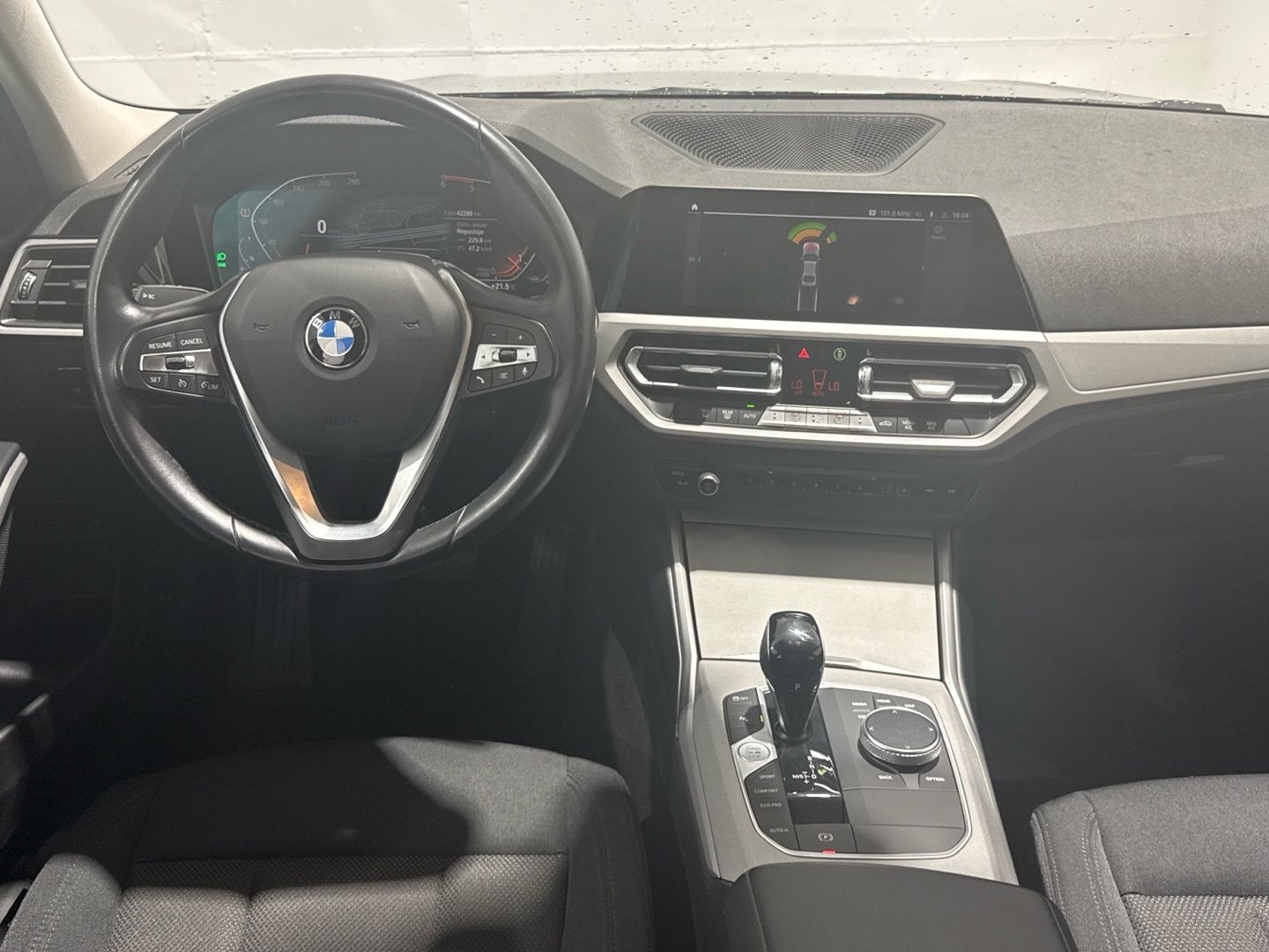 BMW Serie 3 318d color Negro. Año 2022. 110KW(150CV). Diésel. En concesionario Auto Premier, S.A. - MADRID de Madrid