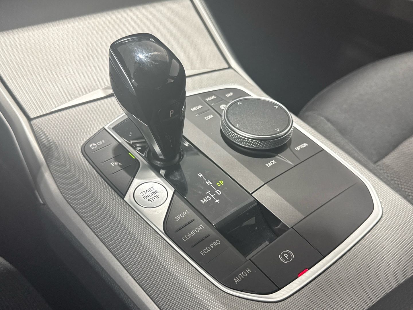 BMW Serie 3 318d color Negro. Año 2022. 110KW(150CV). Diésel. En concesionario Auto Premier, S.A. - MADRID de Madrid