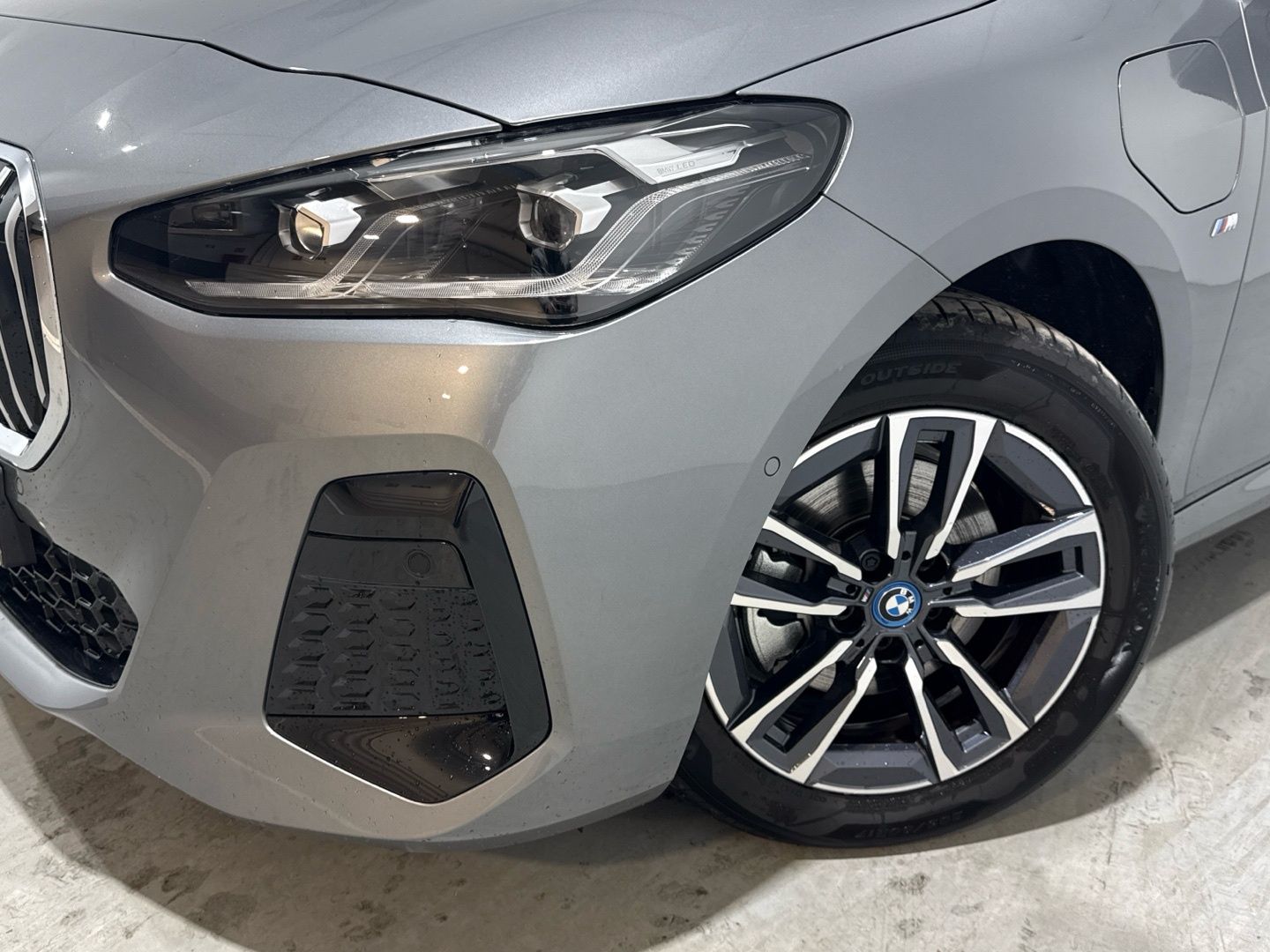 BMW Serie 2 225e Active Tourer color Gris. Año 2024. 180KW(245CV). Híbrido Electro/Gasolina. En concesionario Auto Premier, S.A. - ALCALÁ DE HENARES de Madrid