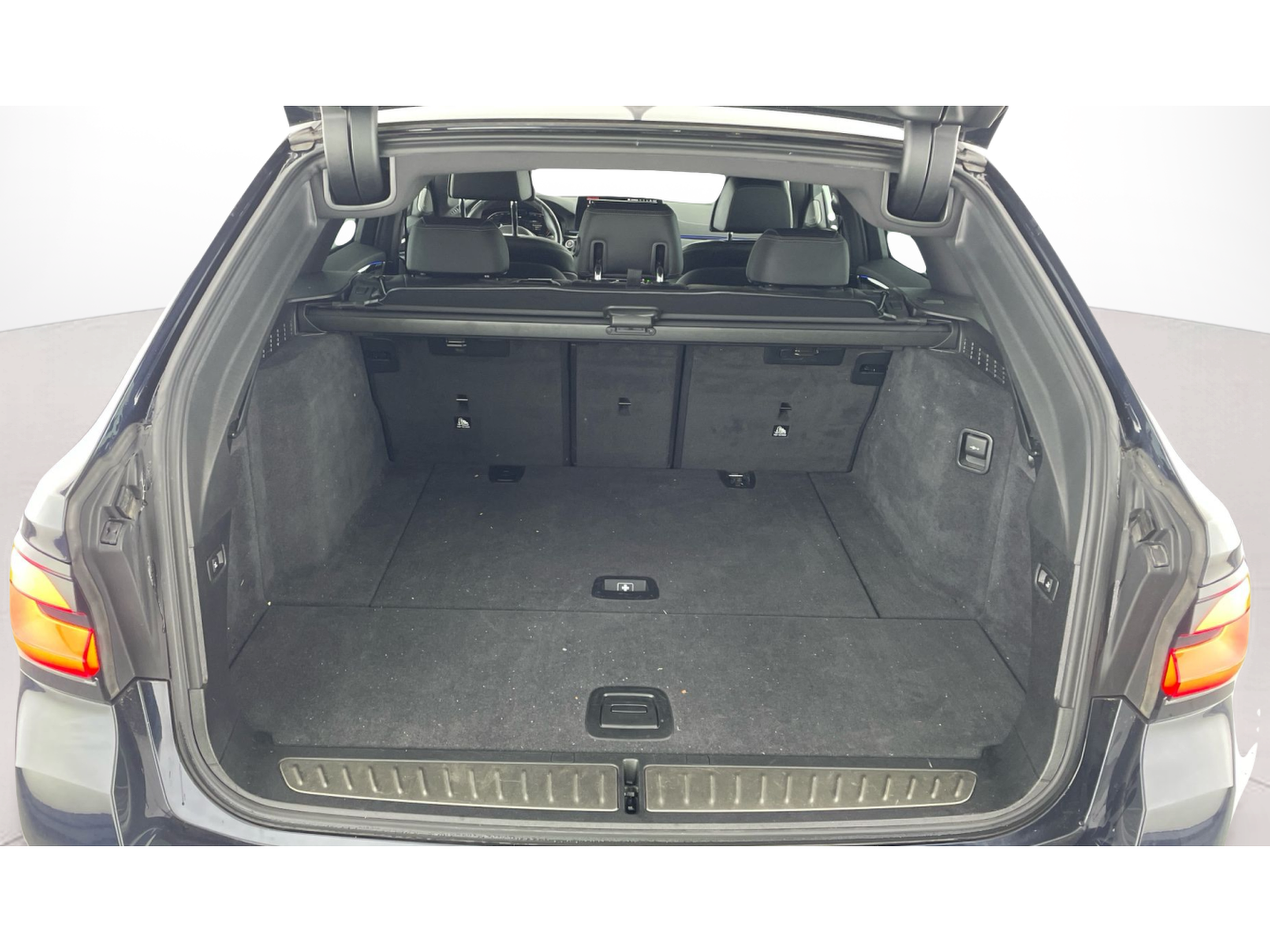 BMW Série 5 520d Touring color Negro. Año 2021. 140KW(190CV). Diesel. En concesionario BMW Group Portugal Outlet de Oeiras