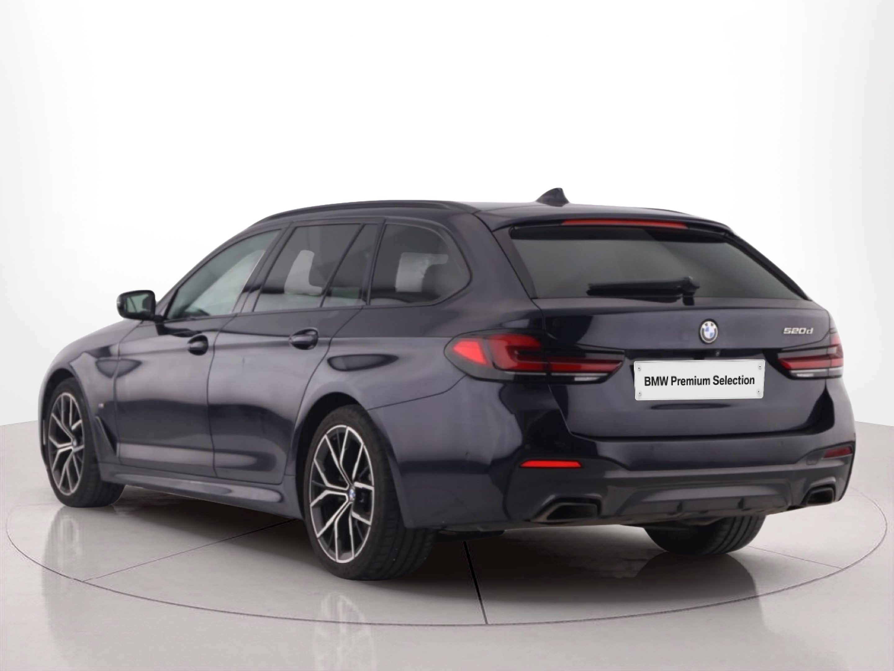 BMW Série 5 520d Touring color Negro. Año 2021. 140KW(190CV). Diesel. En concesionario BMW Group Portugal Outlet de Oeiras